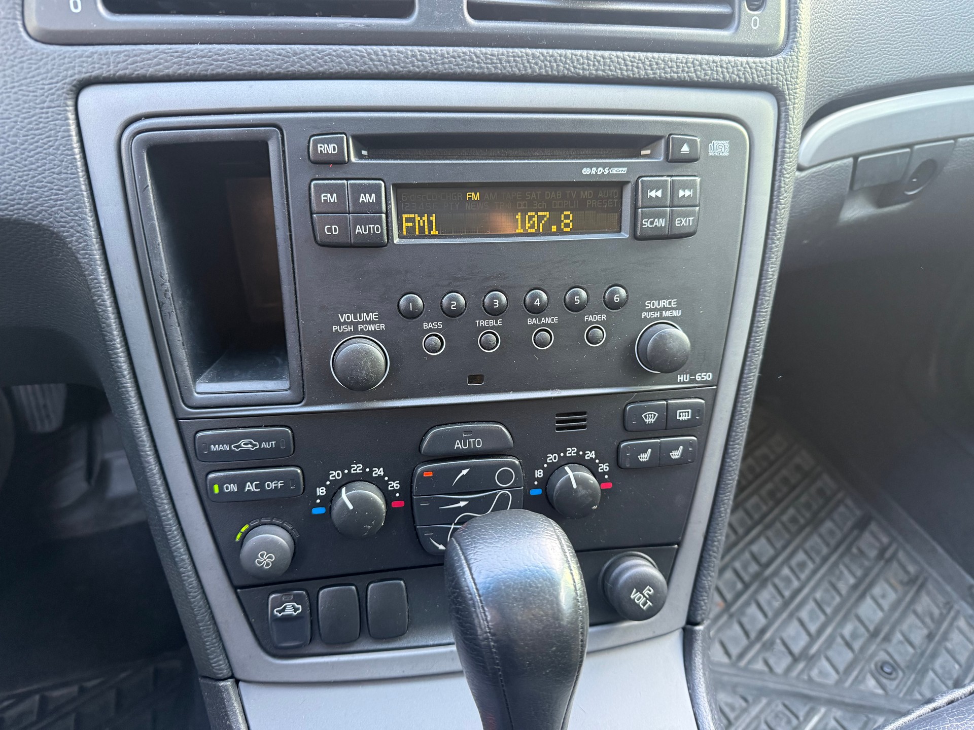 VOLVO V70 2.4D Momentum-image-4