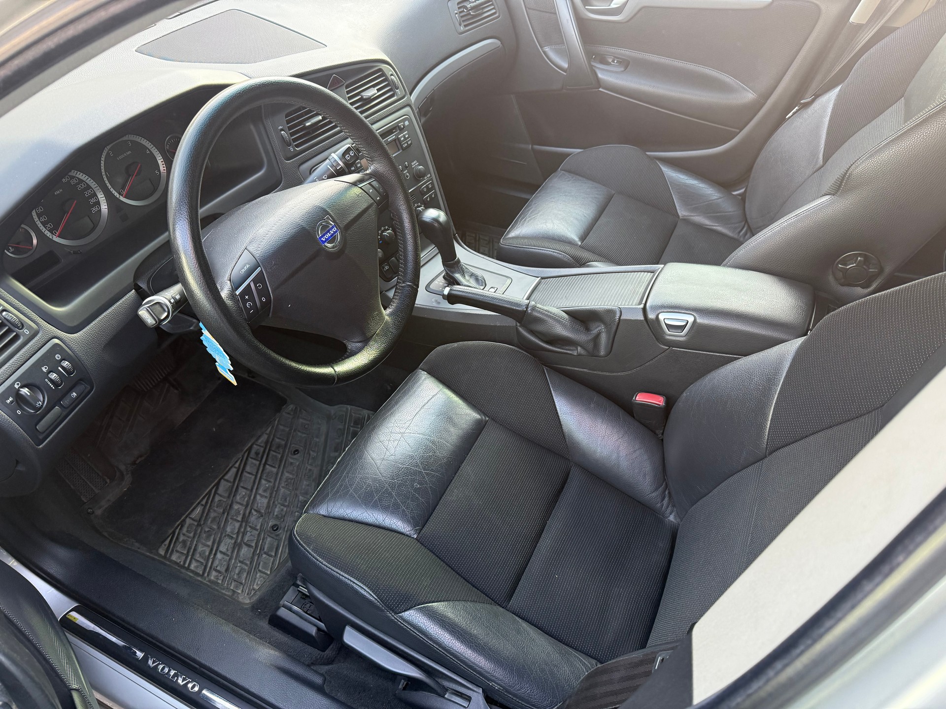 VOLVO V70 2.4D Momentum-image-6