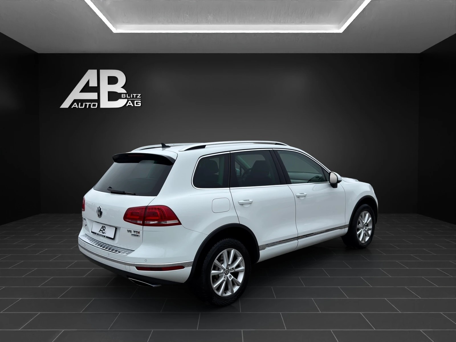 VW Touareg 3.0 TDI BlueMotion Technology Tiptronic-image-4