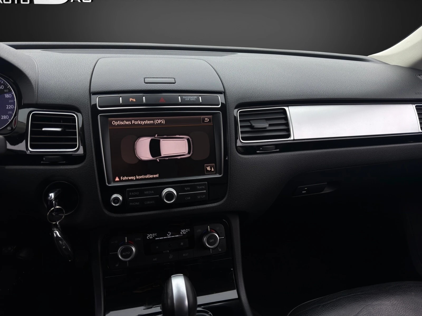 VW Touareg 3.0 TDI BlueMotion Technology Tiptronic-image-12