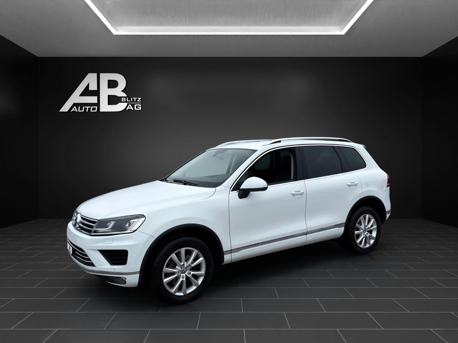 VW Touareg 3.0 TDI BlueMotion Technology Tiptronic-image-1