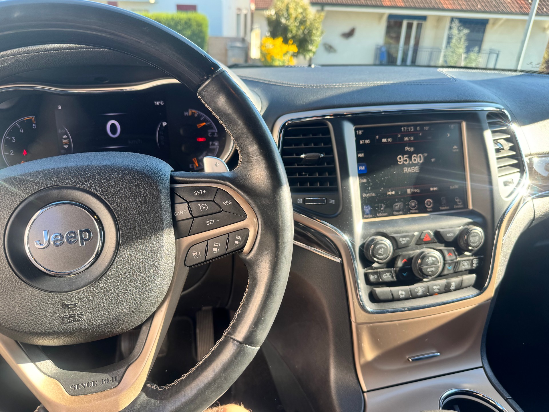 JEEP Grand Cherokee 3.0 CRD Overland Automatic-image-8