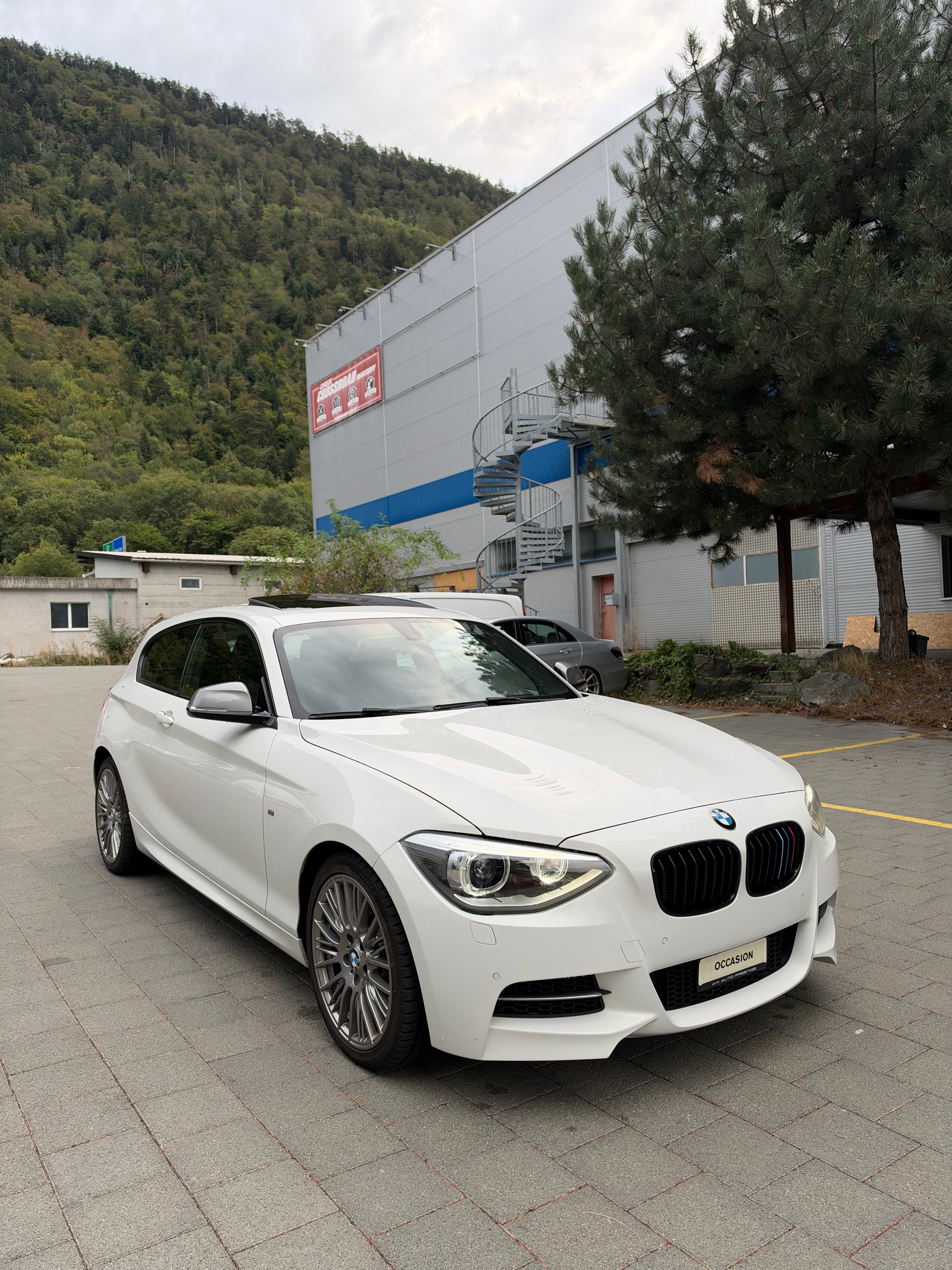 BMW M135i xDrive Steptronic-image-1