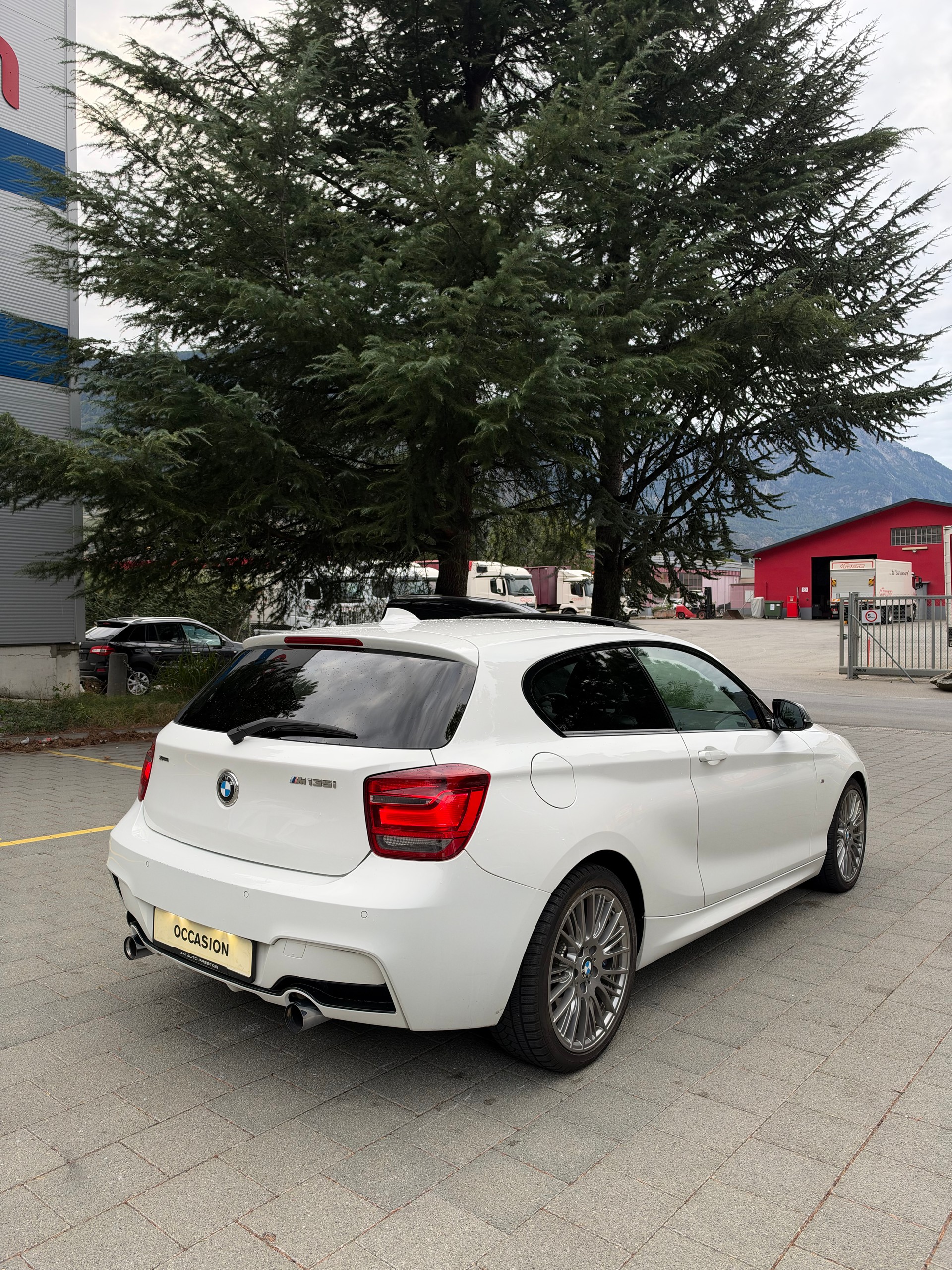 BMW M135i xDrive Steptronic-image-2