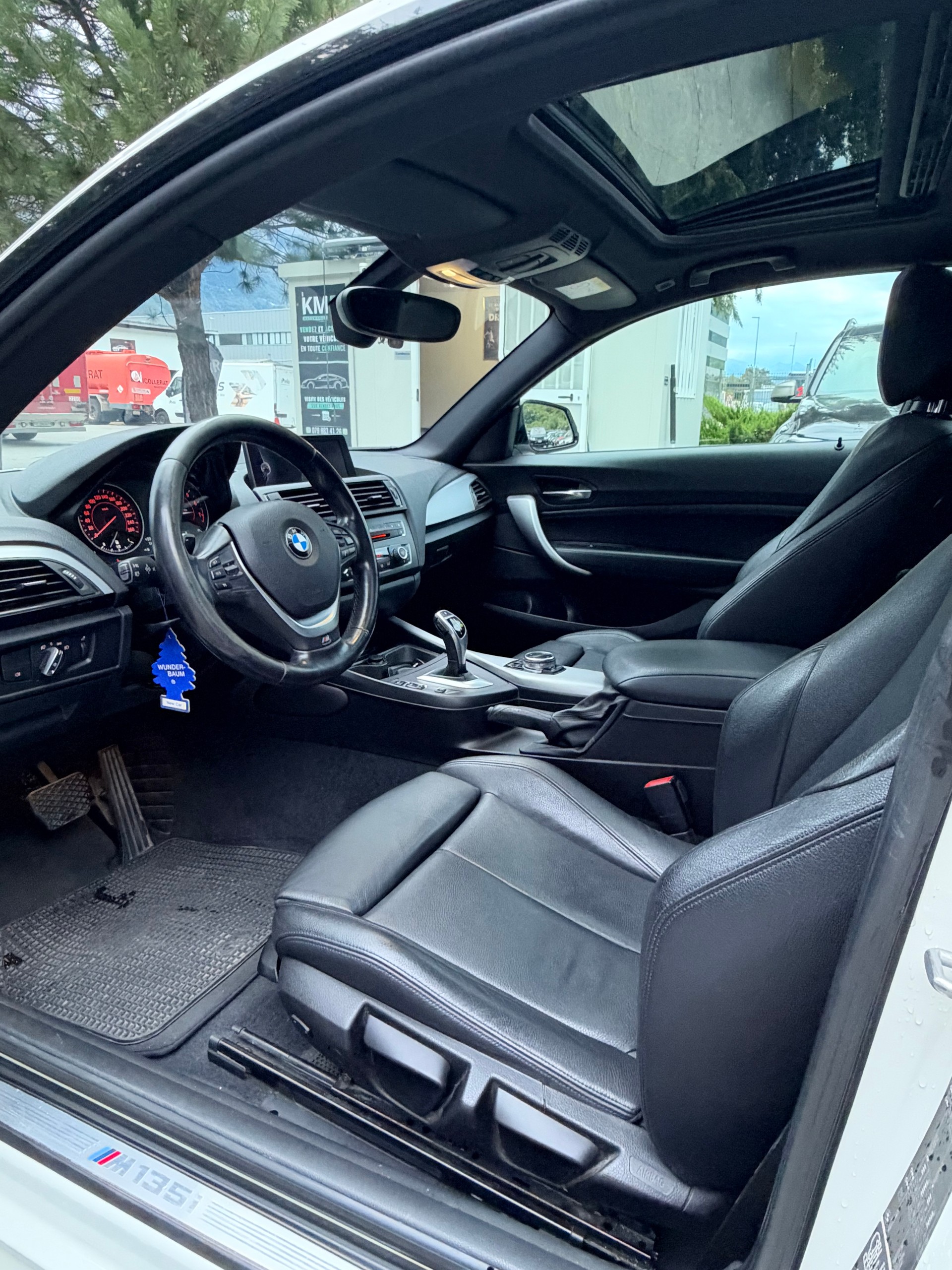 BMW M135i xDrive Steptronic-image-4