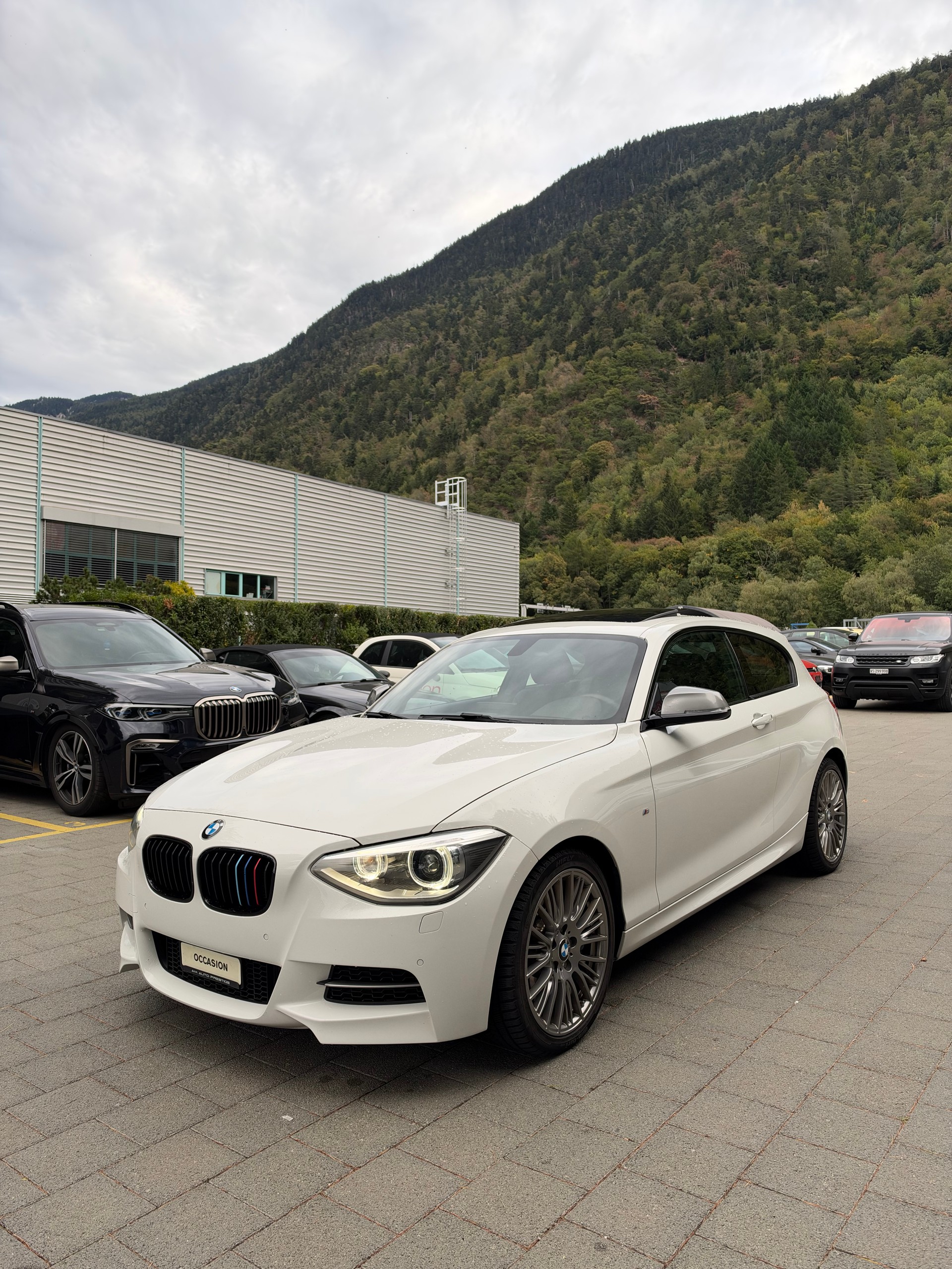 BMW M135i xDrive Steptronic-image-0