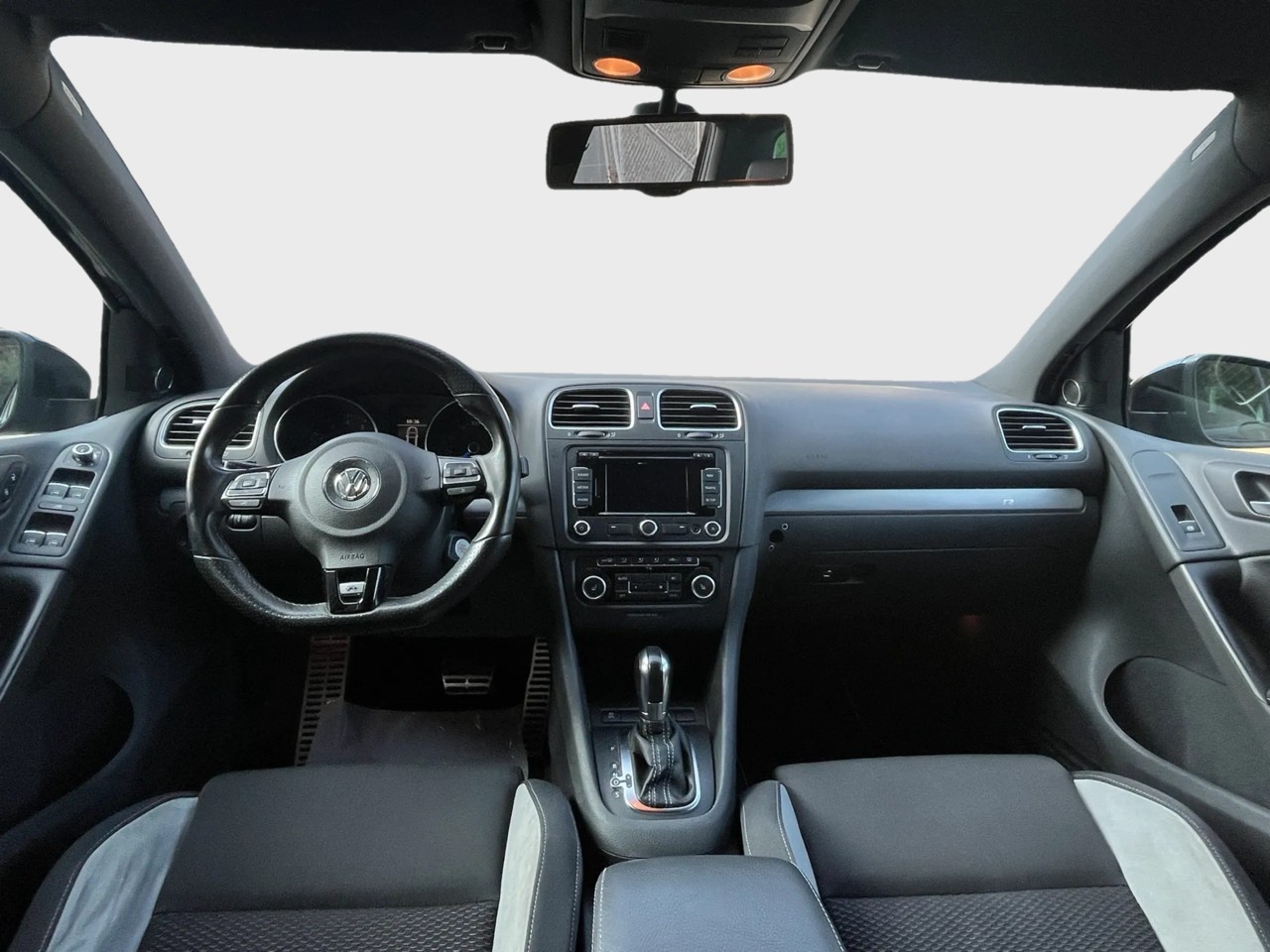 VW VW Golf R 4Motion-image-8