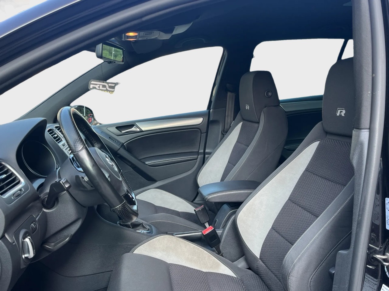 VW VW Golf R 4Motion-image-9