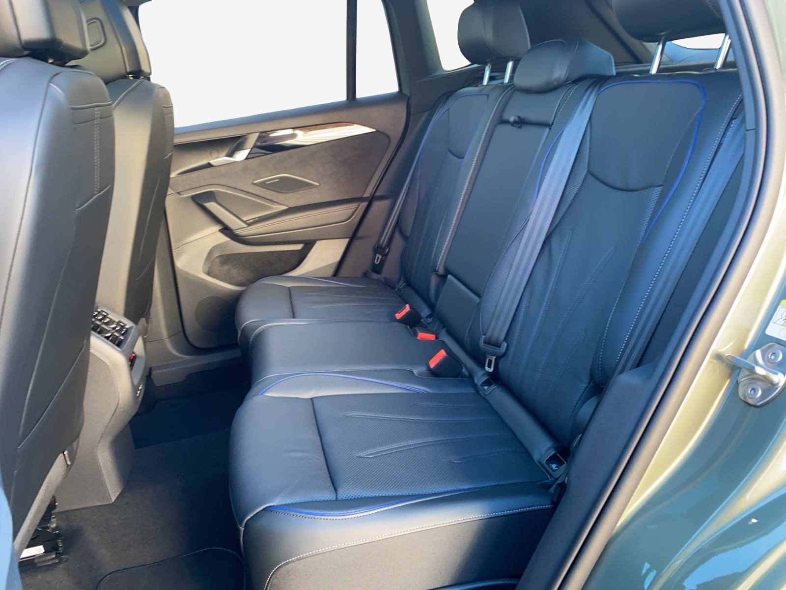 VW Tiguan 2.0 TDI SCR R-Line 4Motion DSG-image-11