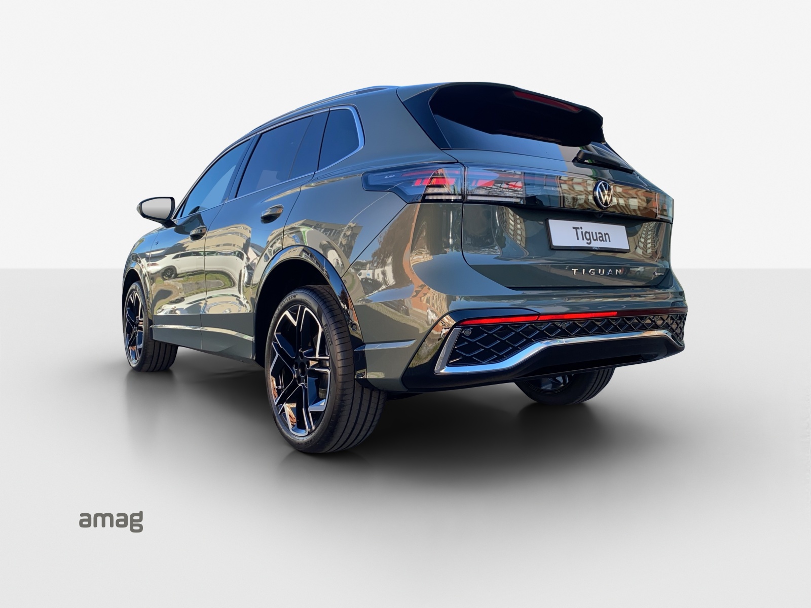 VW Tiguan 2.0 TDI SCR R-Line 4Motion DSG-image-2