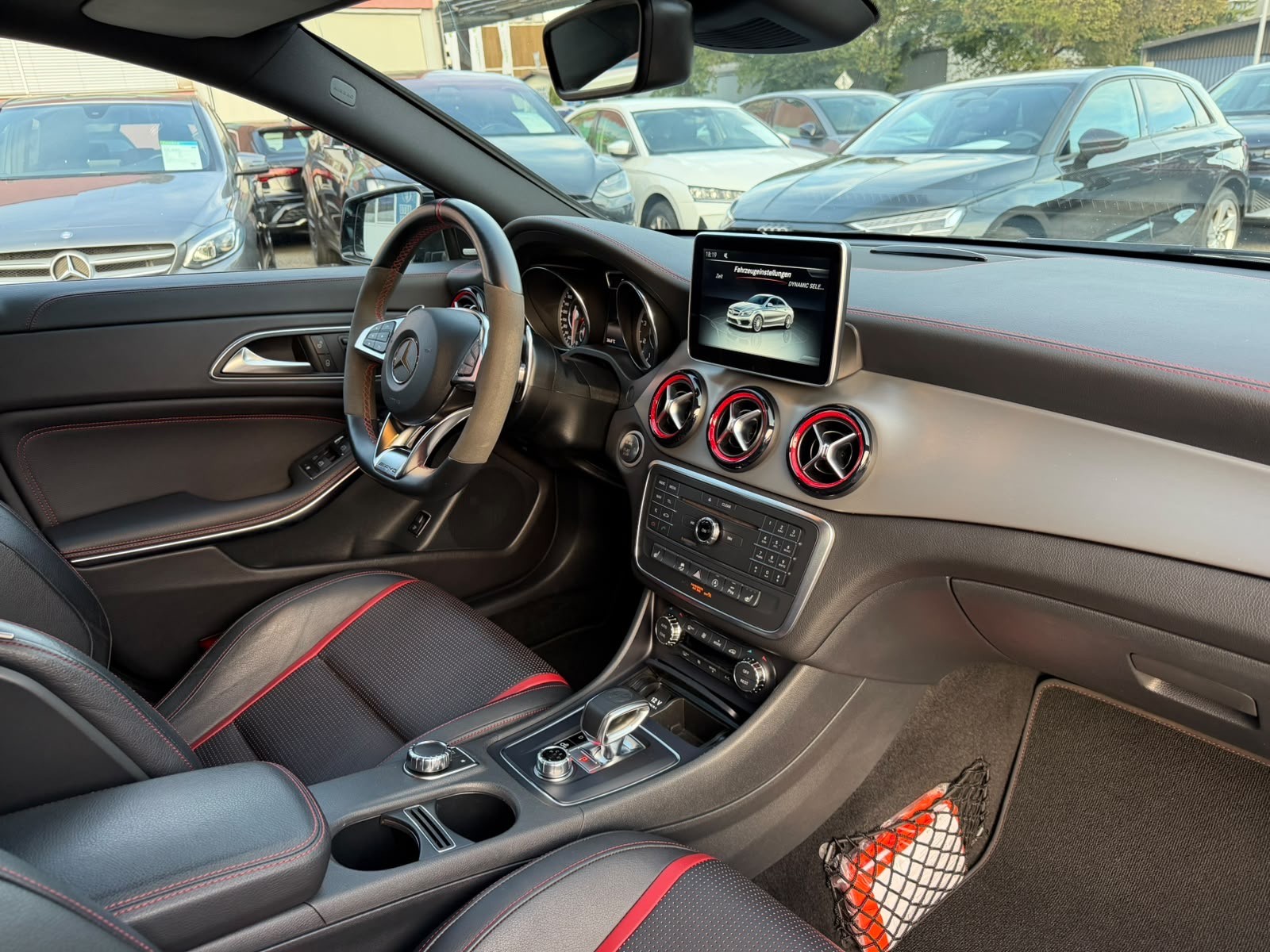 MERCEDES-BENZ CLA 45 AMG 4Matic Speedshift-image-23