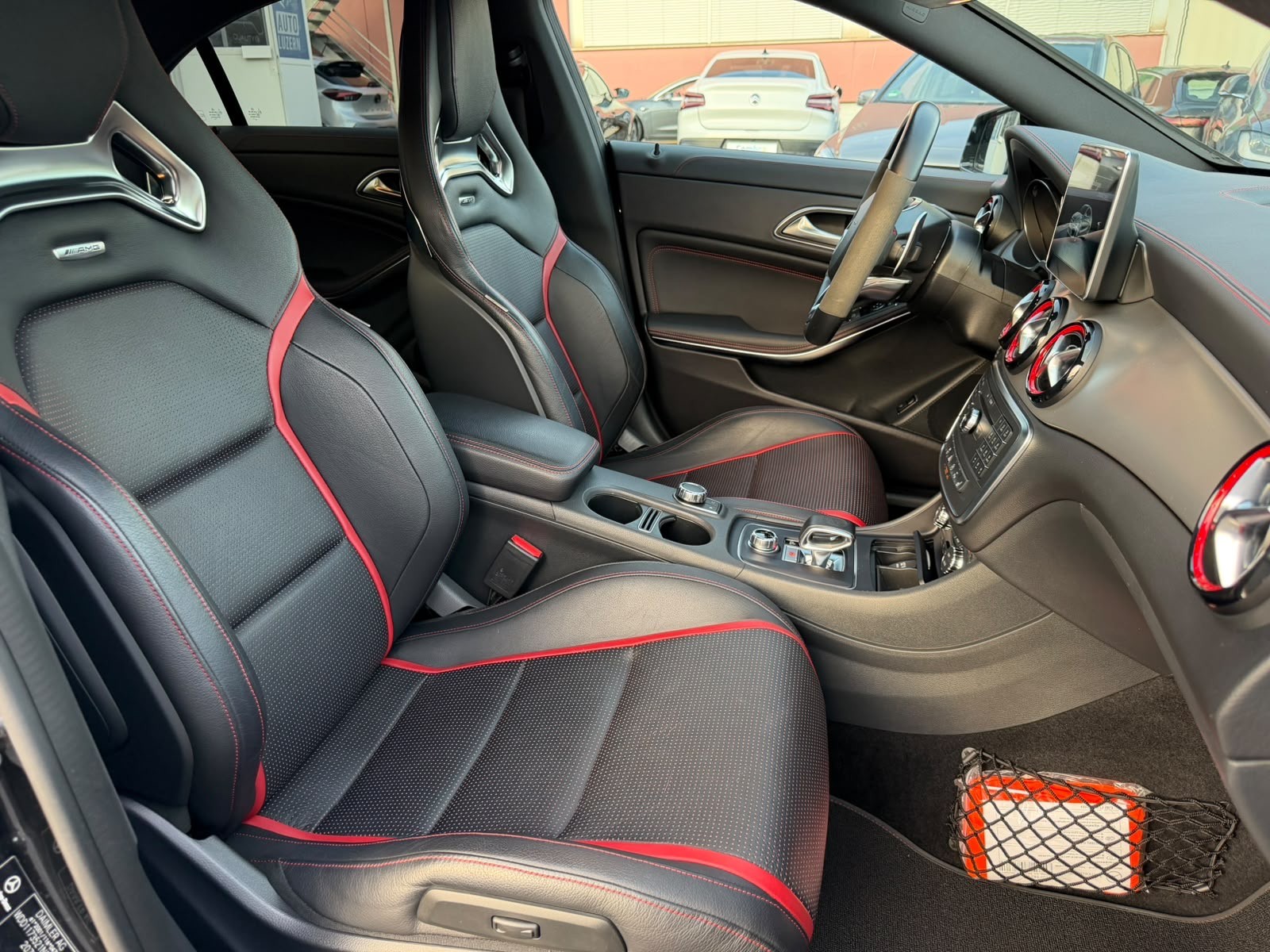 MERCEDES-BENZ CLA 45 AMG 4Matic Speedshift-image-24