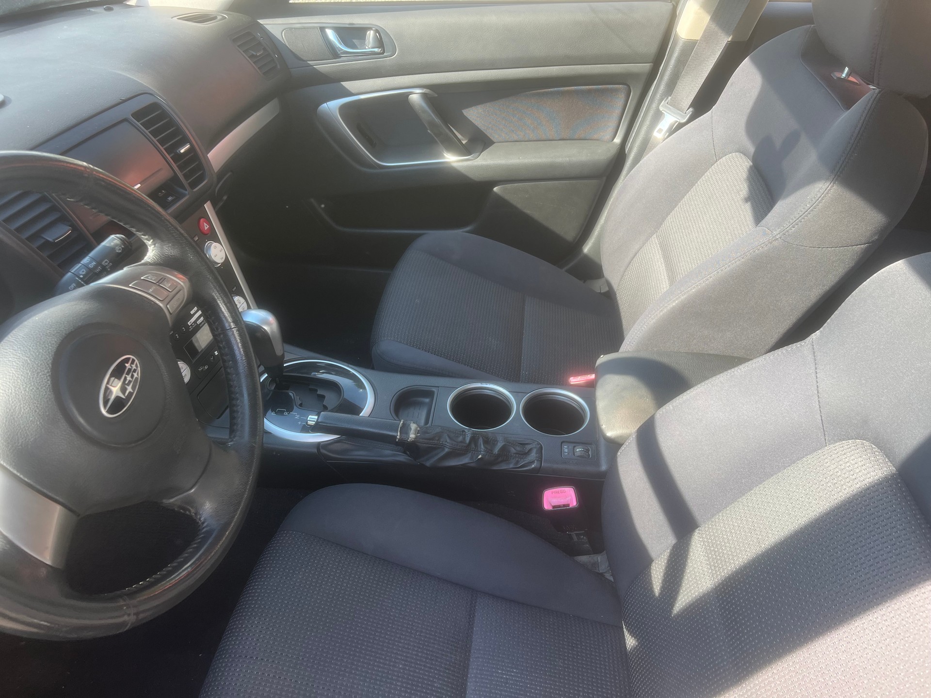 SUBARU Legacy 2.0R AWD Swiss-image-11