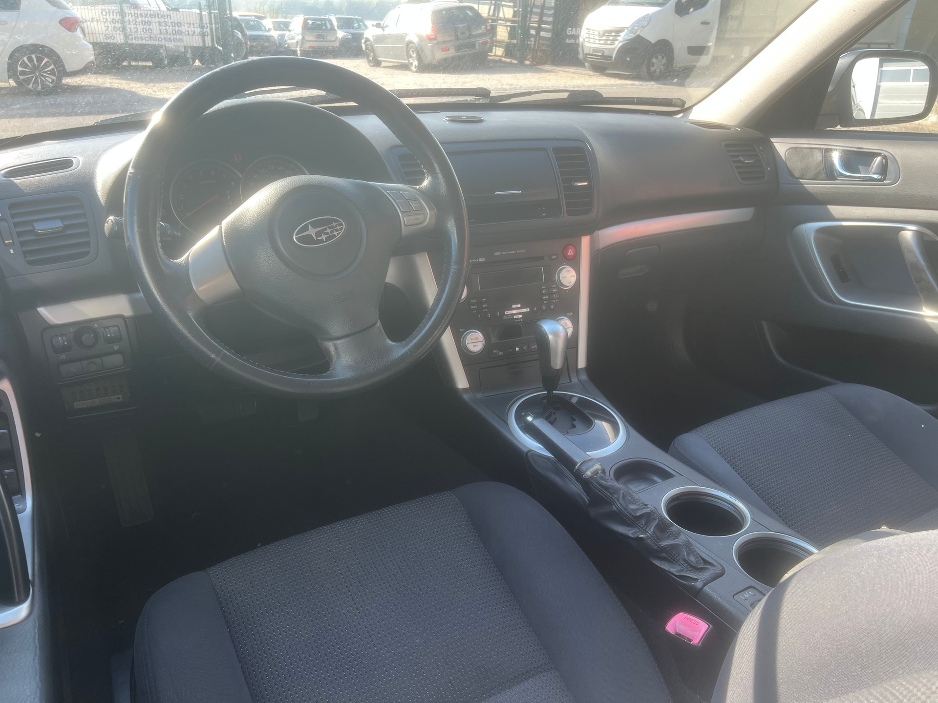 SUBARU Legacy 2.0R AWD Swiss-image-8