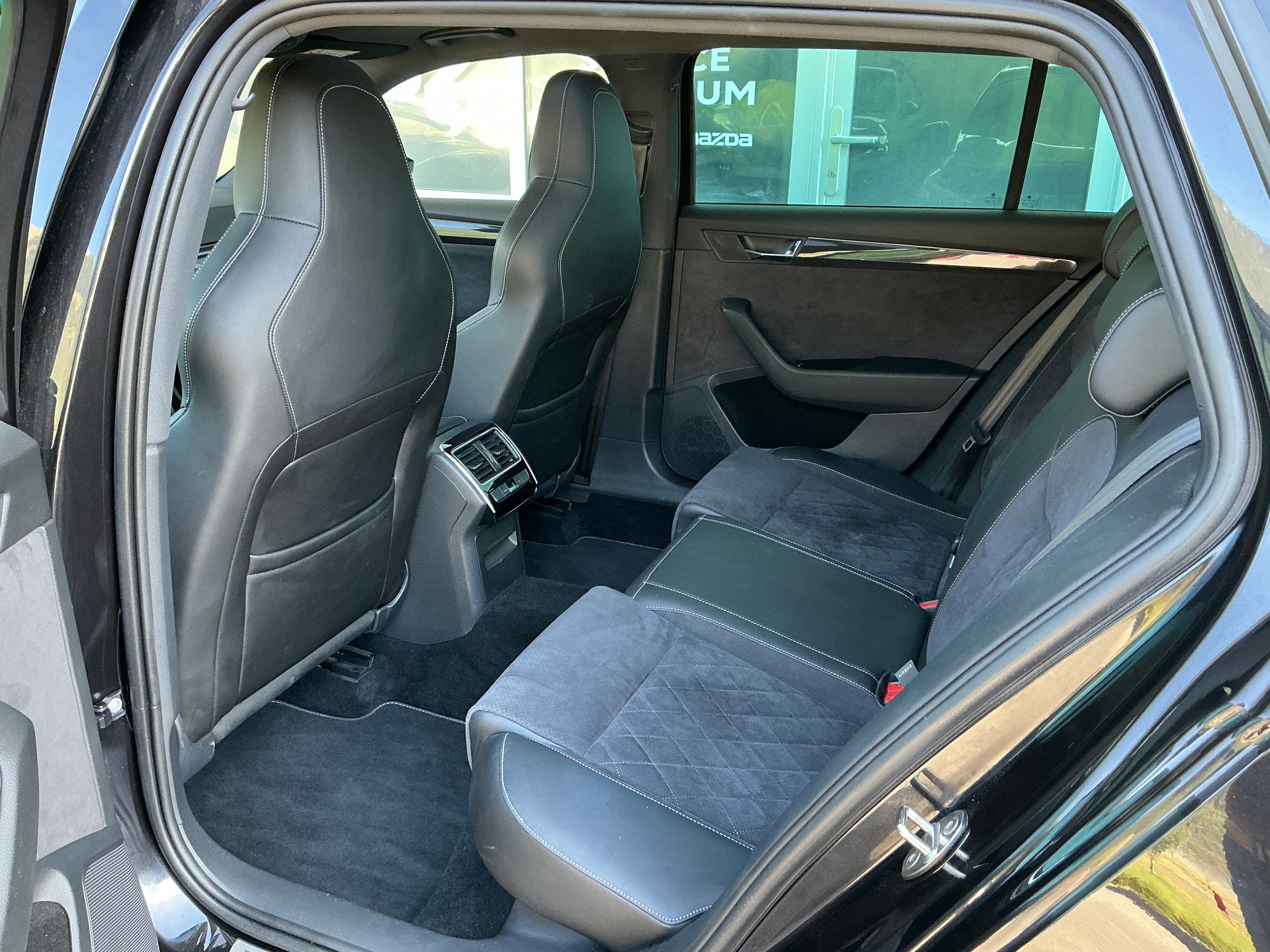 SKODA Superb Combi 2.0 TSI SportLine+ 4x4 DSG-image-11