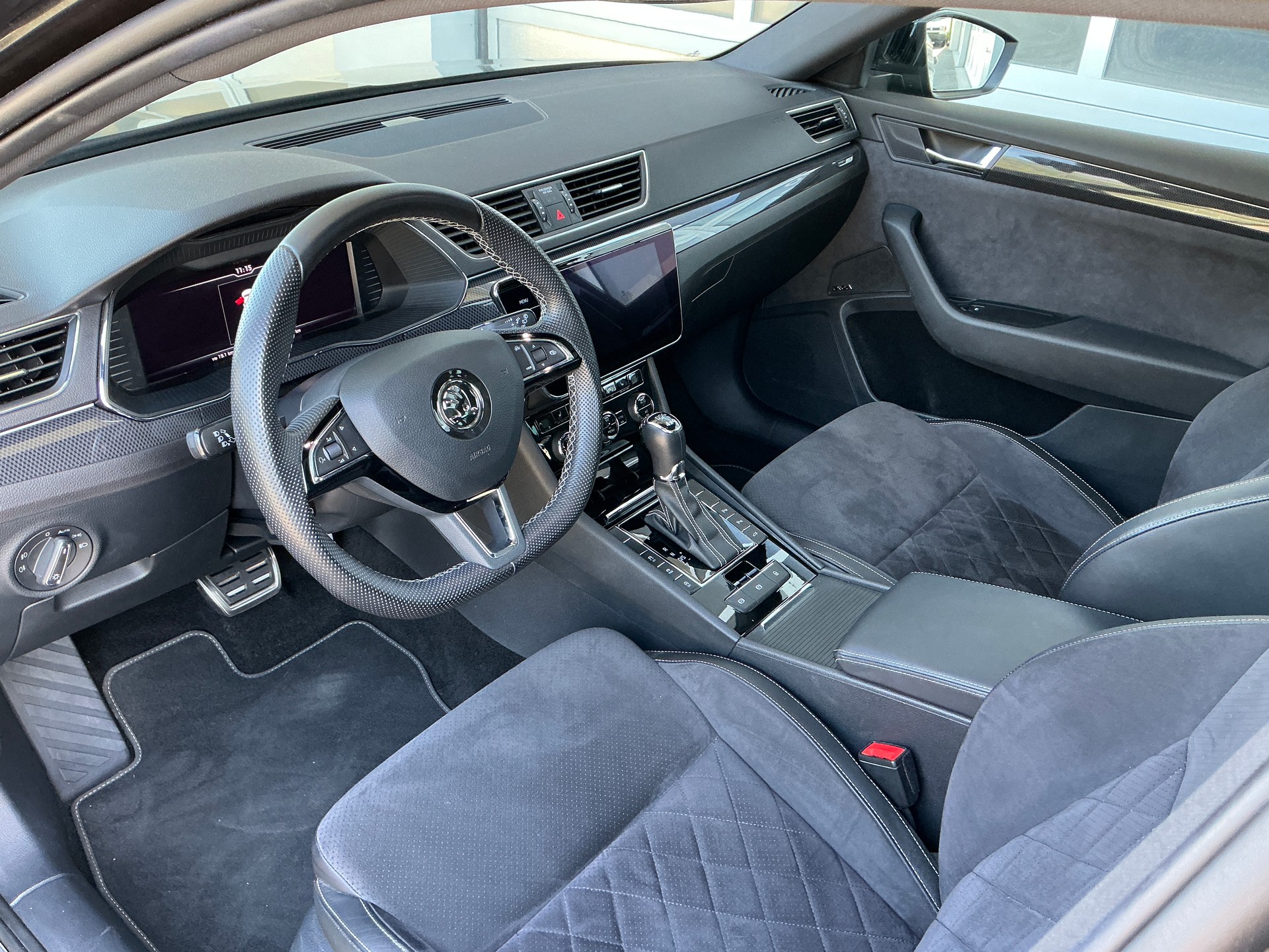 SKODA Superb Combi 2.0 TSI SportLine+ 4x4 DSG-image-8
