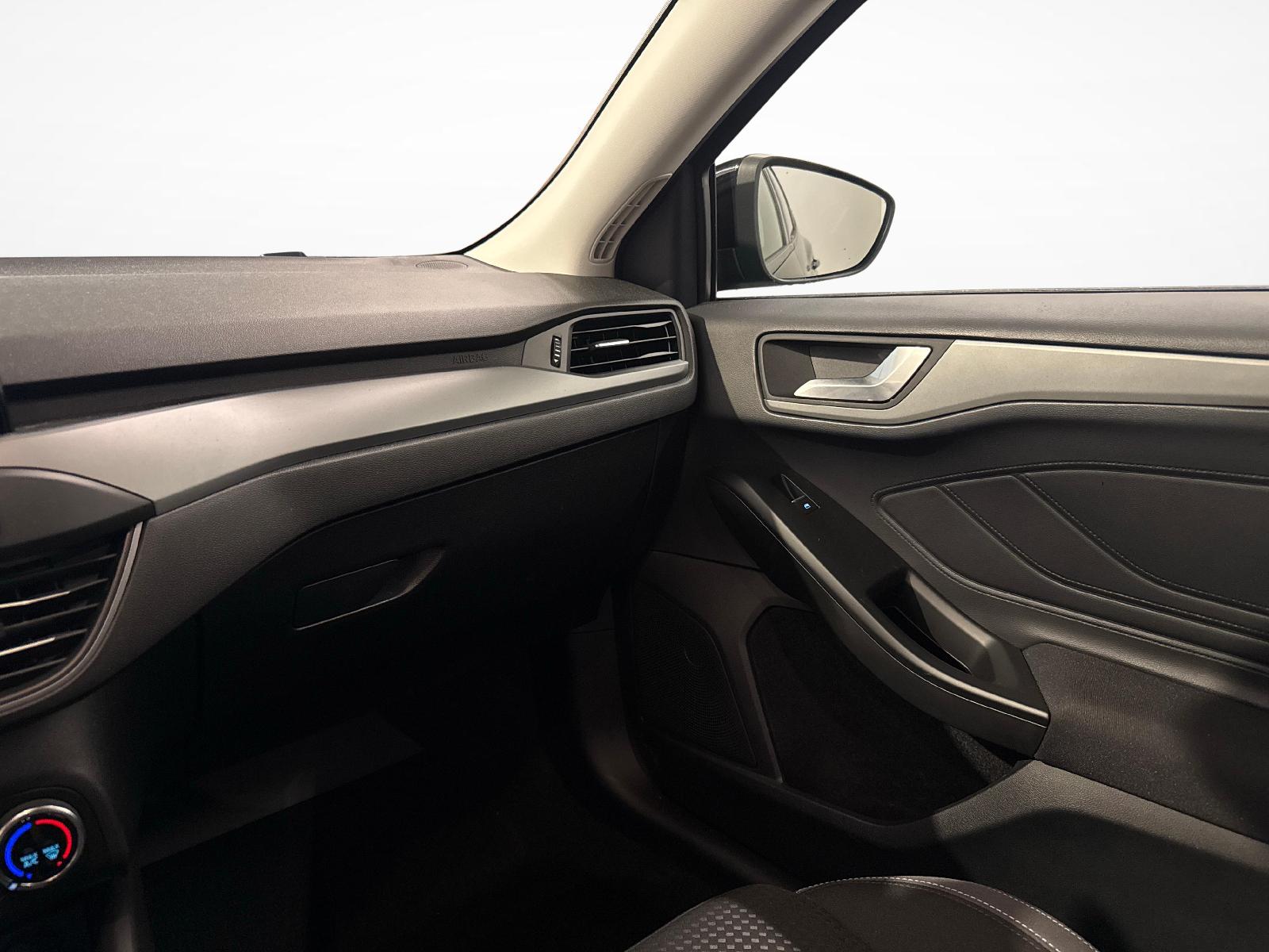 FORD Focus 1.0i EcoB Hybrid 125 Cool & Connect-image-16
