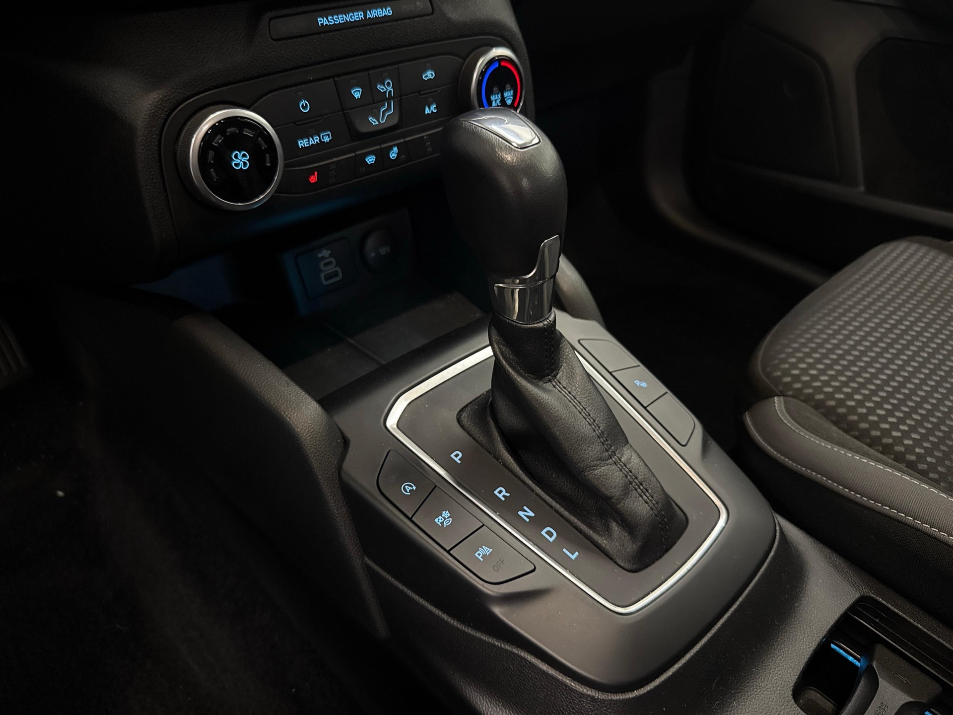 FORD Focus 1.0i EcoB Hybrid 125 Cool & Connect-image-15