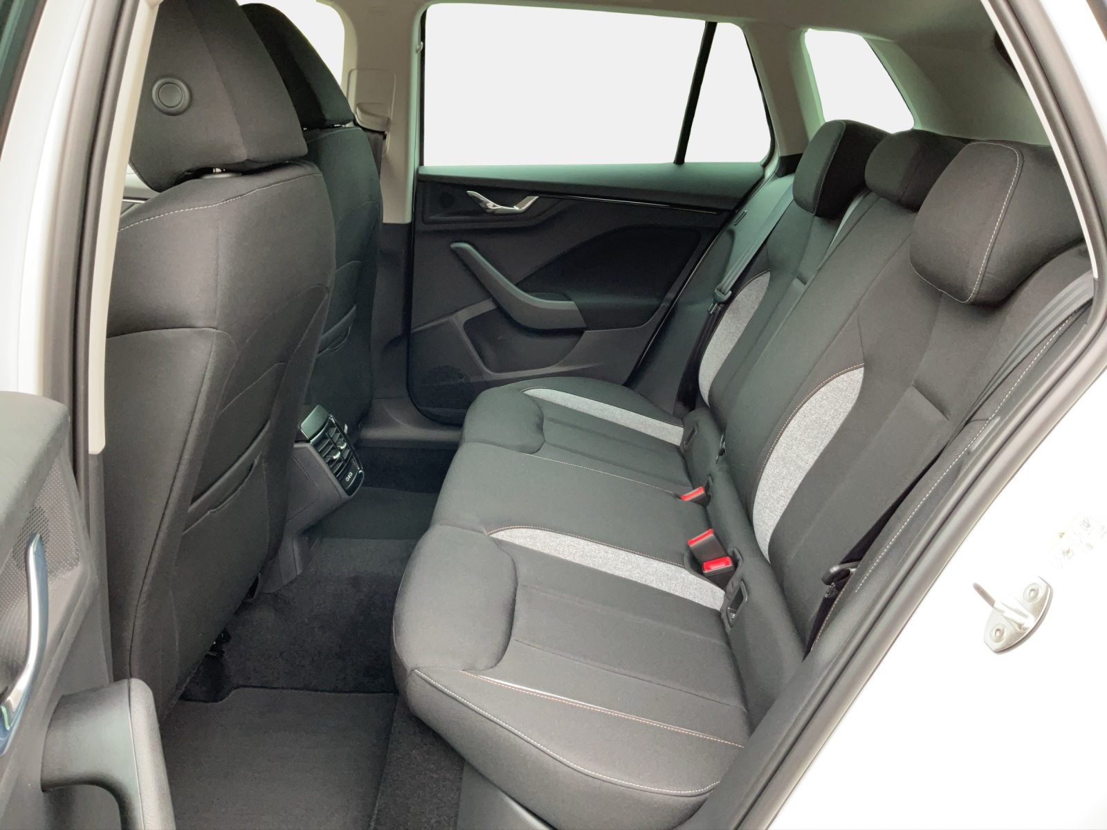 SKODA Kamiq 1.0 TSI Selection DSG-image-13