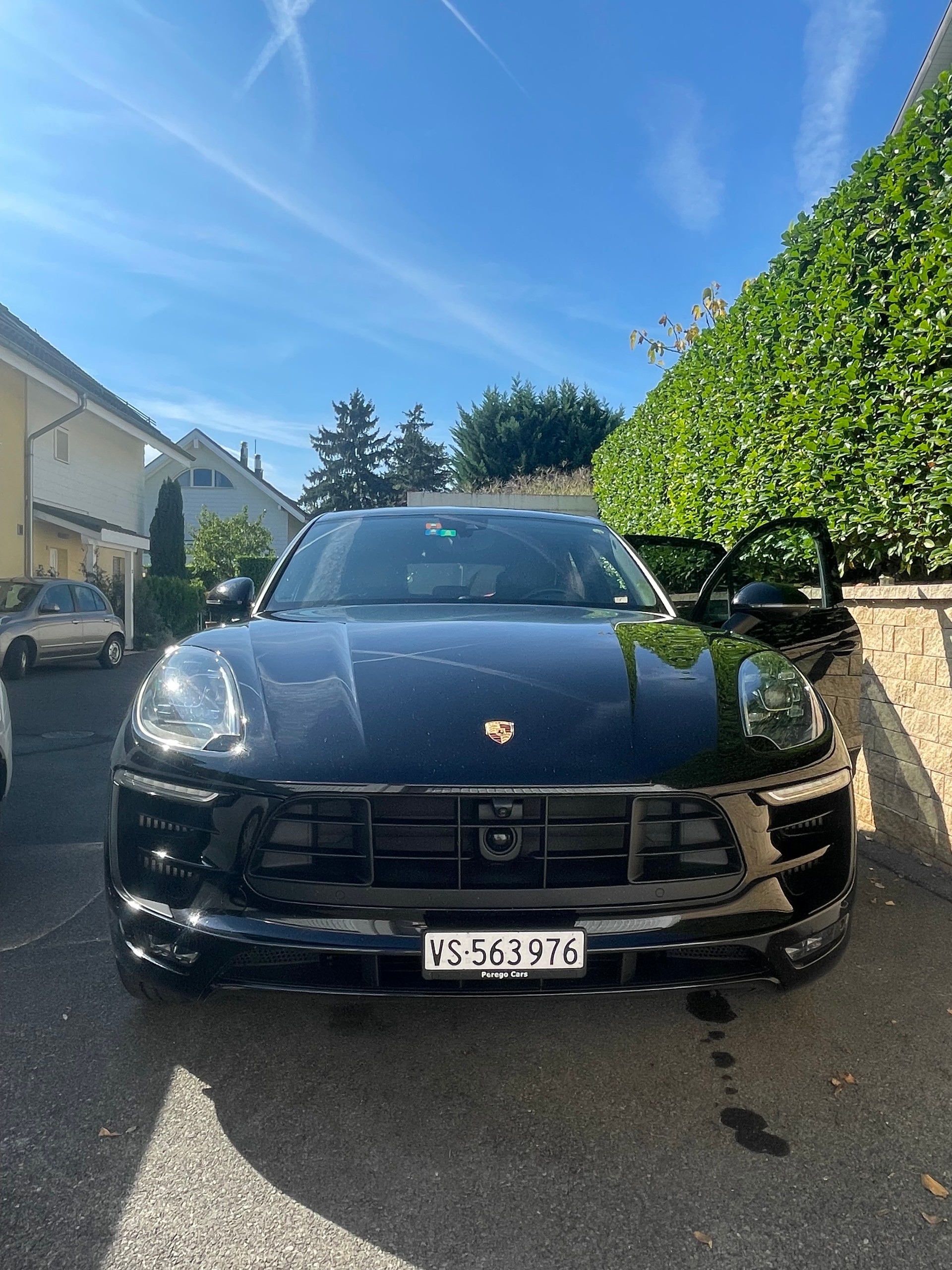 PORSCHE GTS-image-1