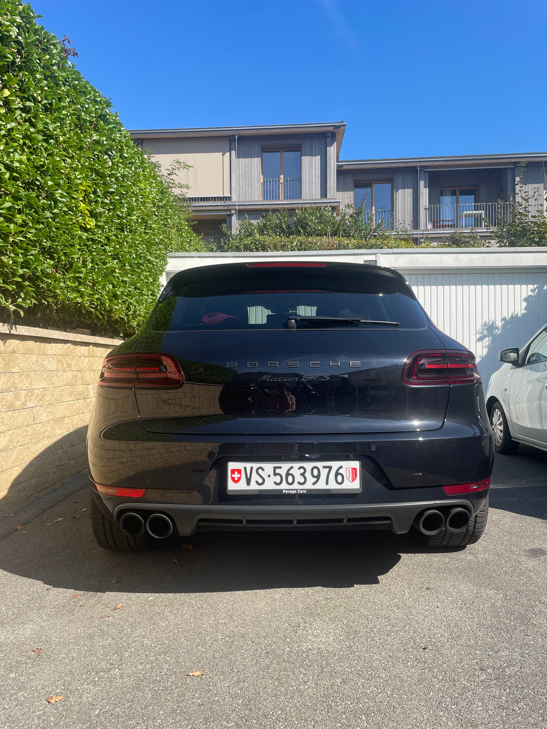 PORSCHE GTS-image-4