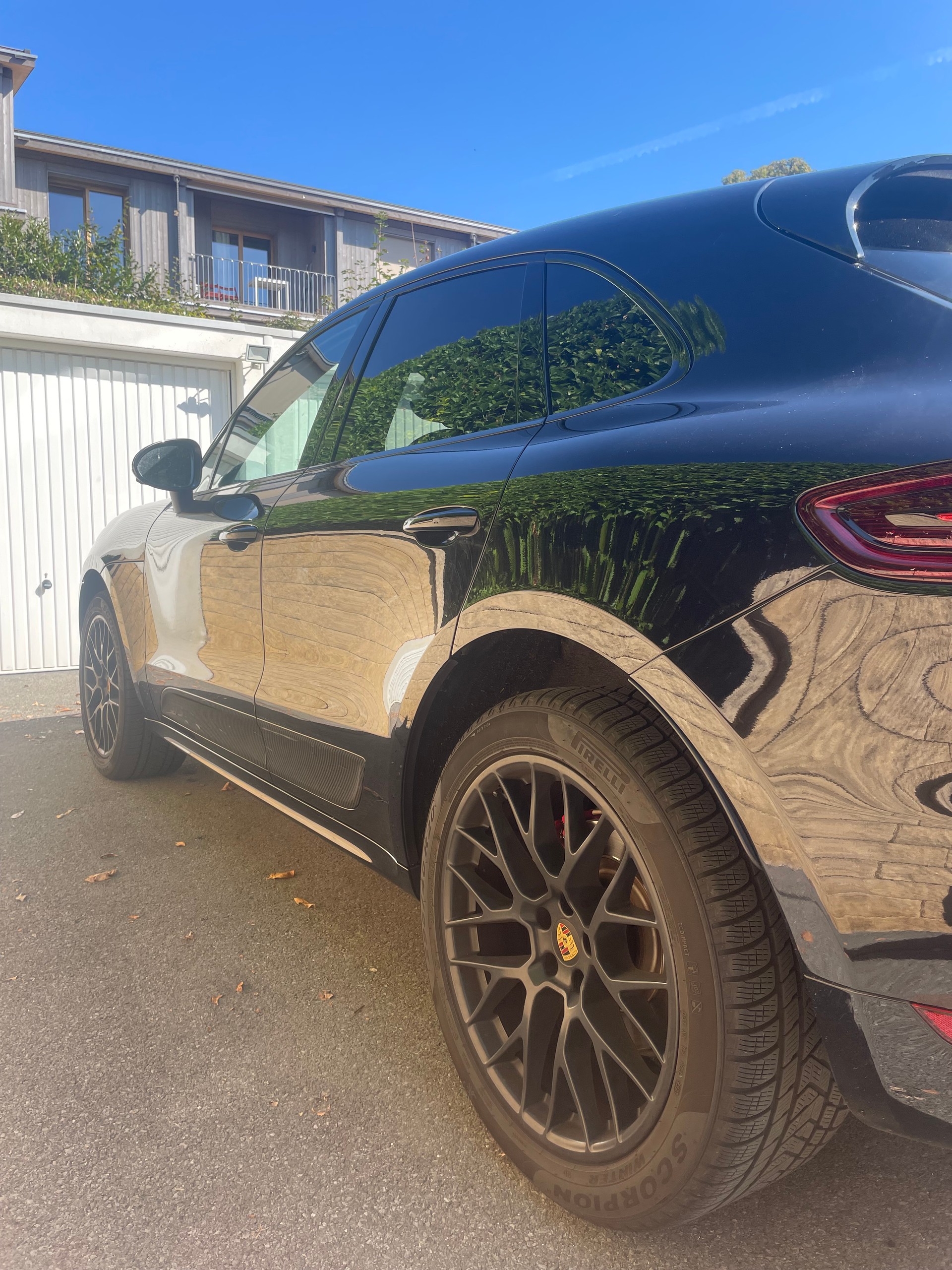 PORSCHE GTS-image-3