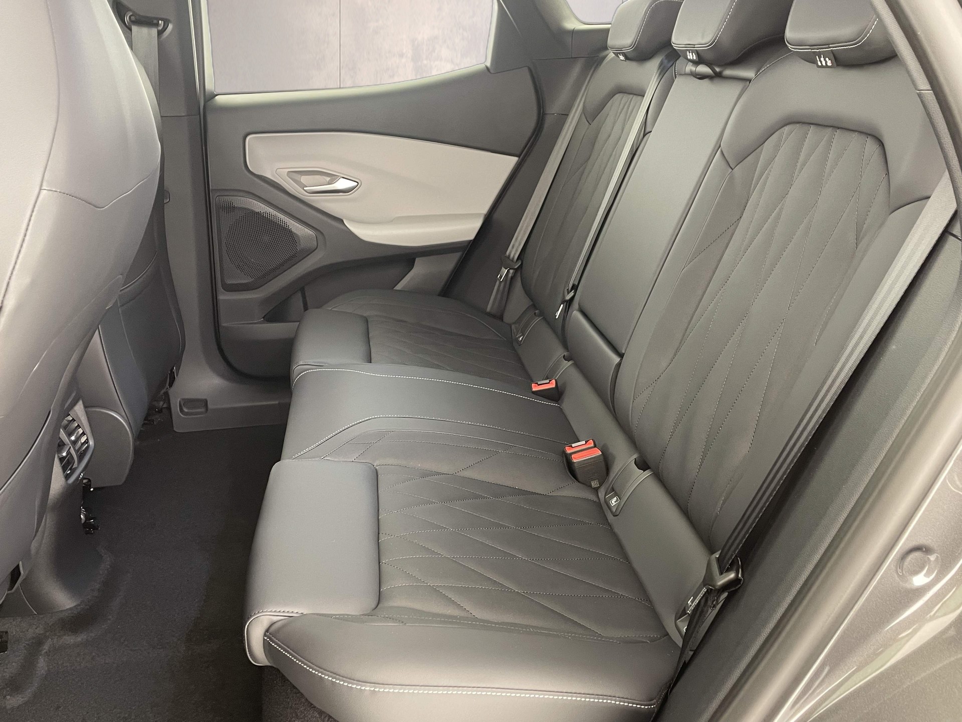 FORD Explorer Extended Range Premium AWD-image-13