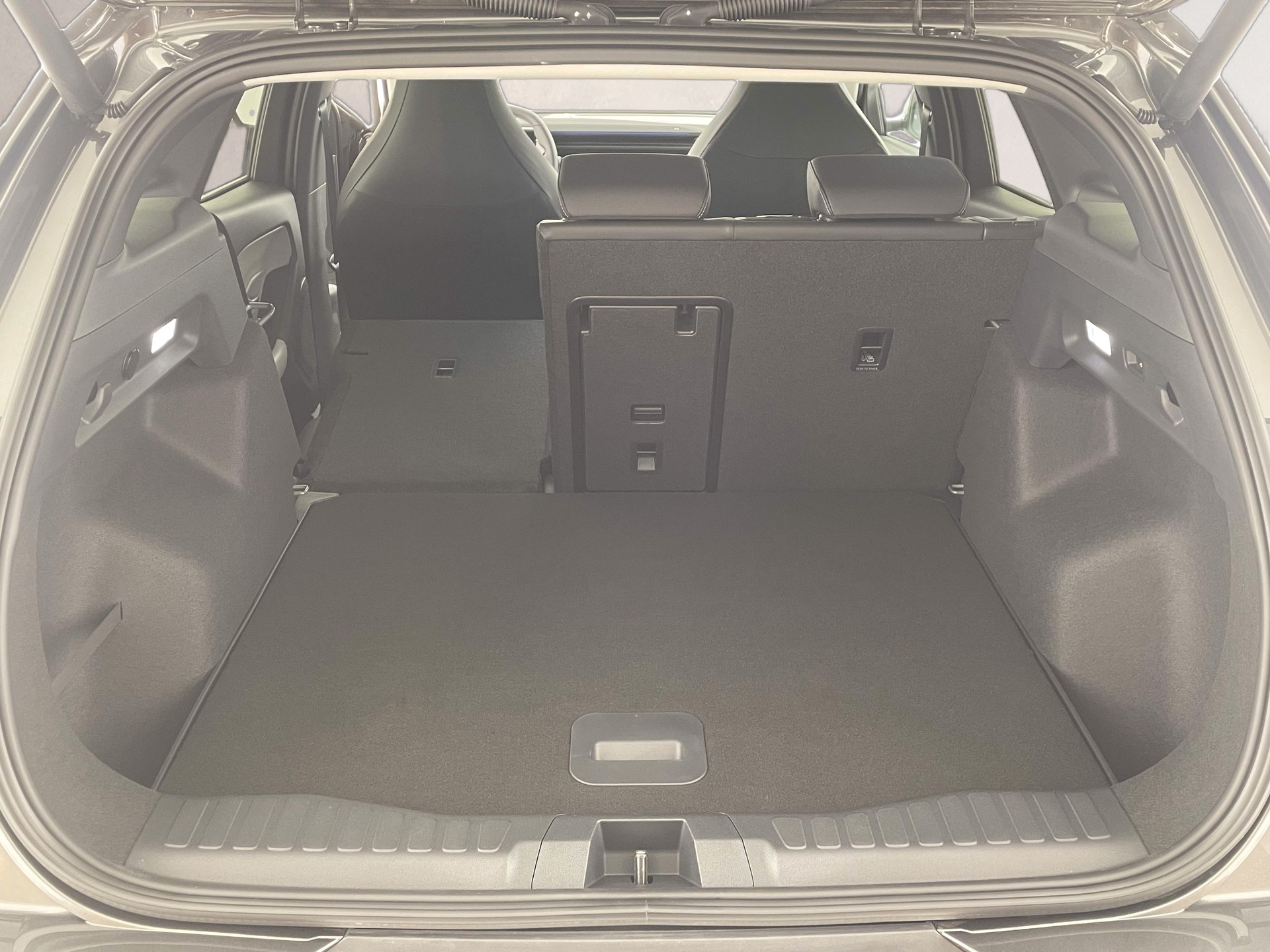 FORD Explorer Extended Range Premium AWD-image-16