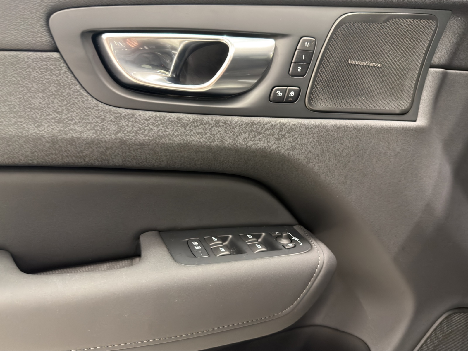 VOLVO XC60 2.0 T8 TE Plus Dark eAWD-image-14