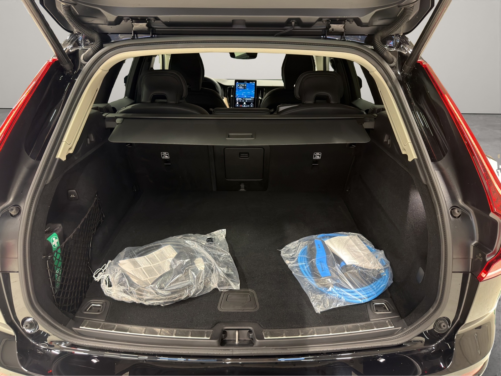 VOLVO XC60 2.0 T8 TE Plus Dark eAWD-image-18