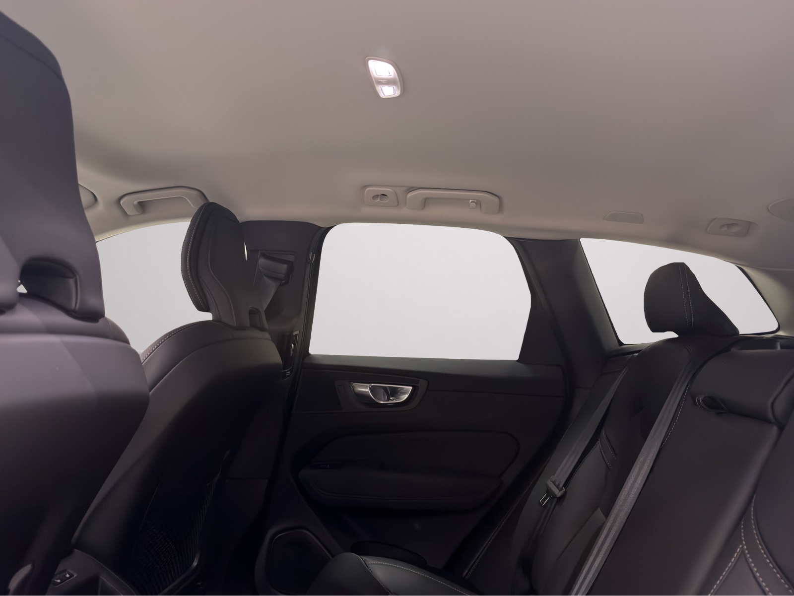 VOLVO XC60 2.0 T8 TE Plus Dark eAWD-image-17