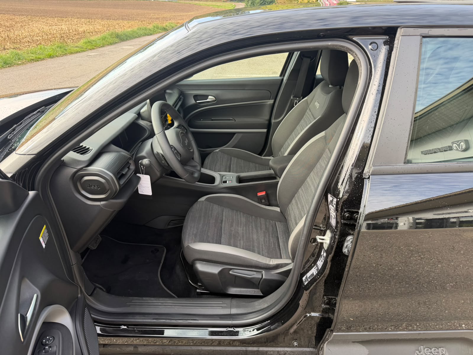 JEEP Avenger 1.2 Turbo MHEV Swiss Altitude Plus-image-6
