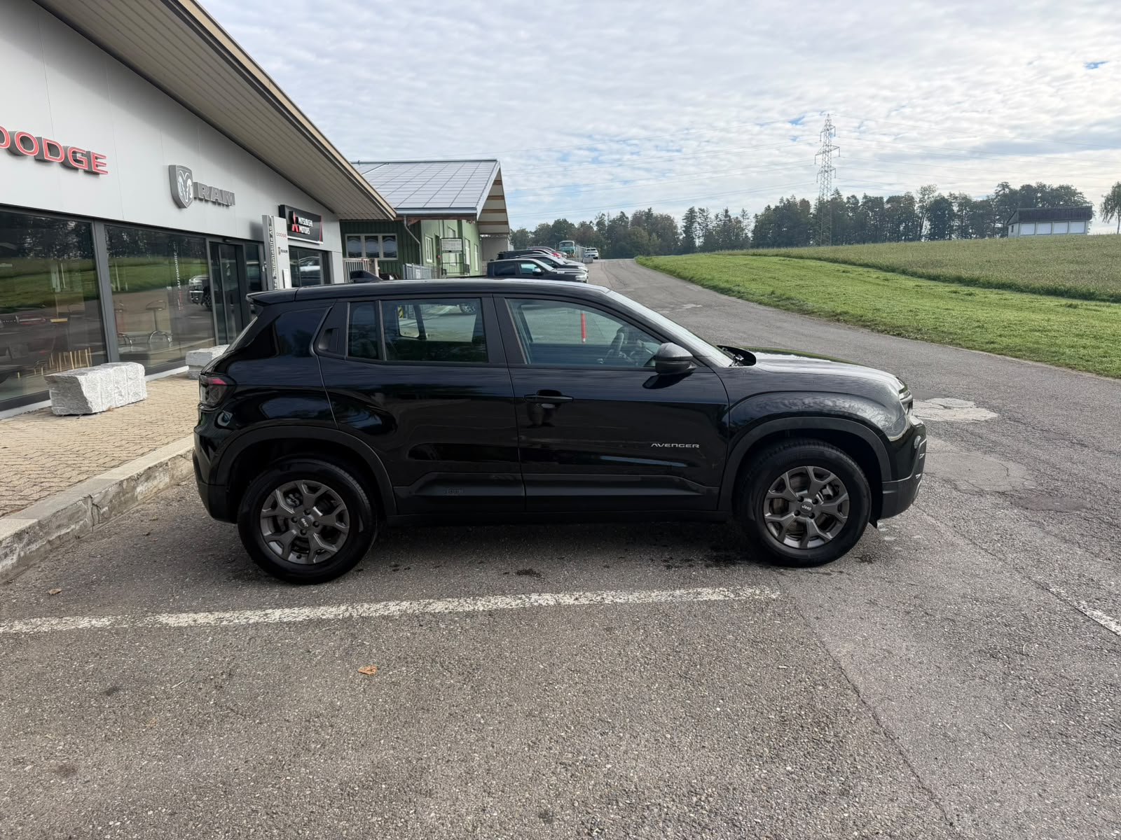 JEEP Avenger 1.2 Turbo MHEV Swiss Altitude Plus-image-3
