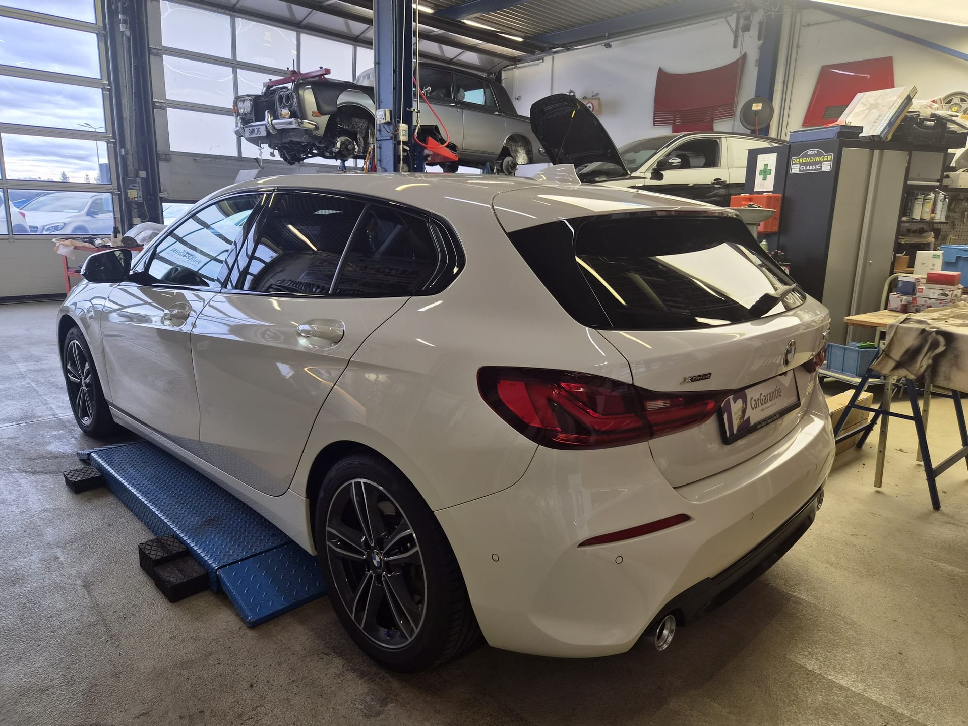 BMW 120d xDrive Steptronic Sport Line-image-2
