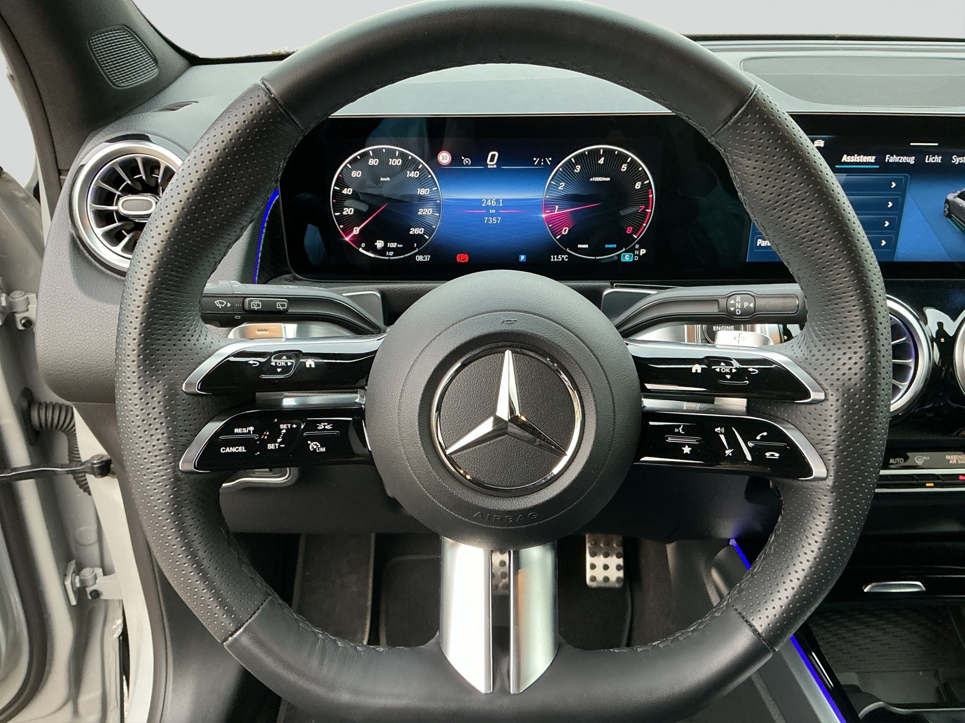 MERCEDES-BENZ GLB 200 7G-Tronic AMG Line Night-image-9