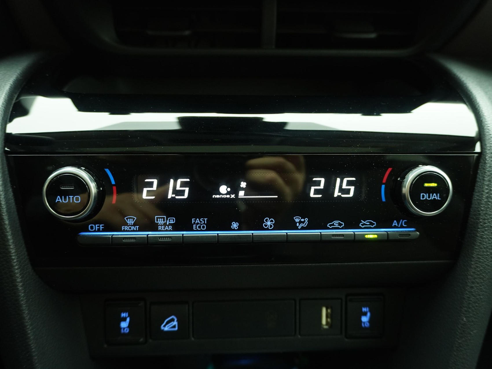 TOYOTA Yaris Cross 1.5 VVT-i HSD Elegant AWD-i-image-17
