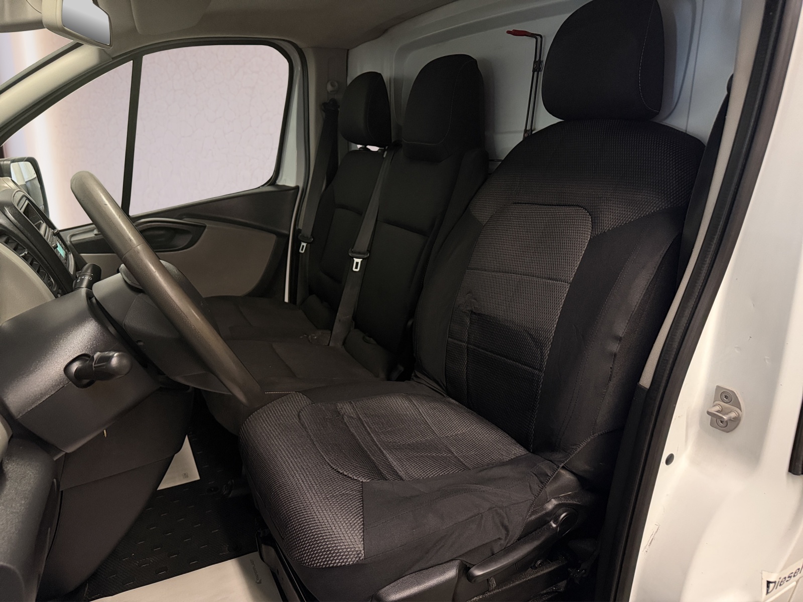 RENAULT Trafic 1.6 Energy TwinT. dCi145 2.9T Business L1H1-image-11
