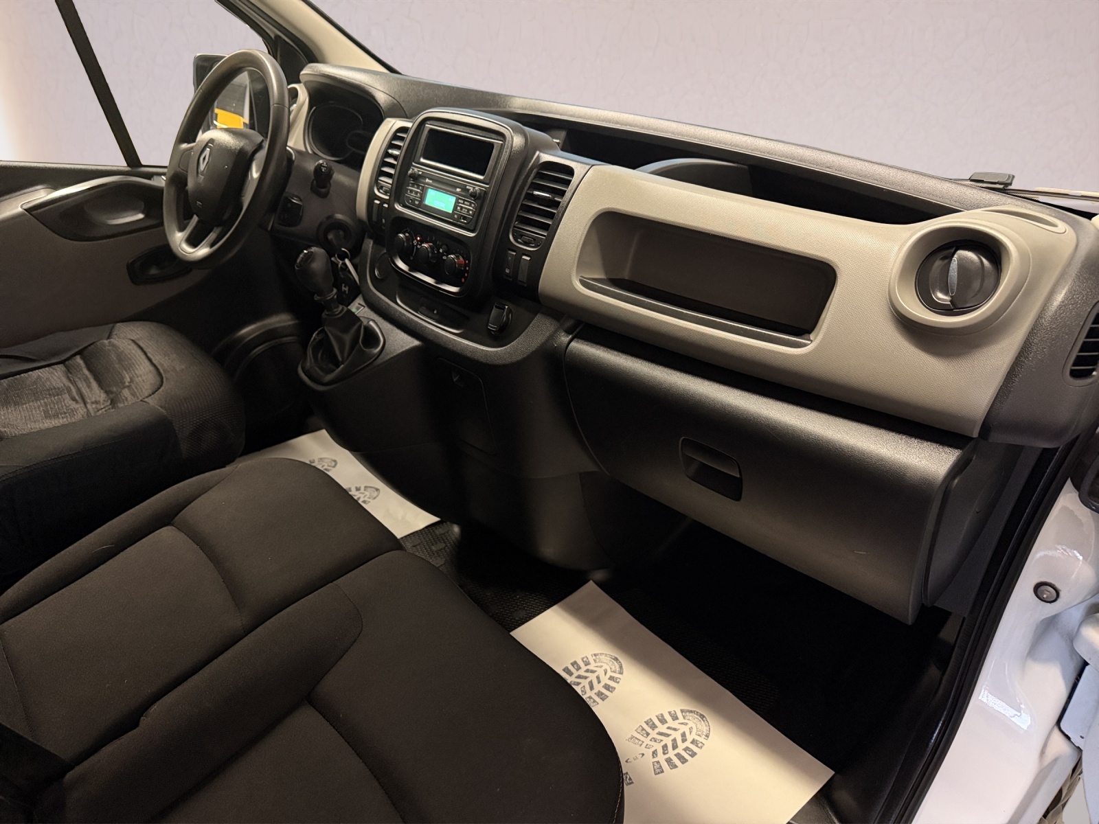 RENAULT Trafic 1.6 Energy TwinT. dCi145 2.9T Business L1H1-image-14
