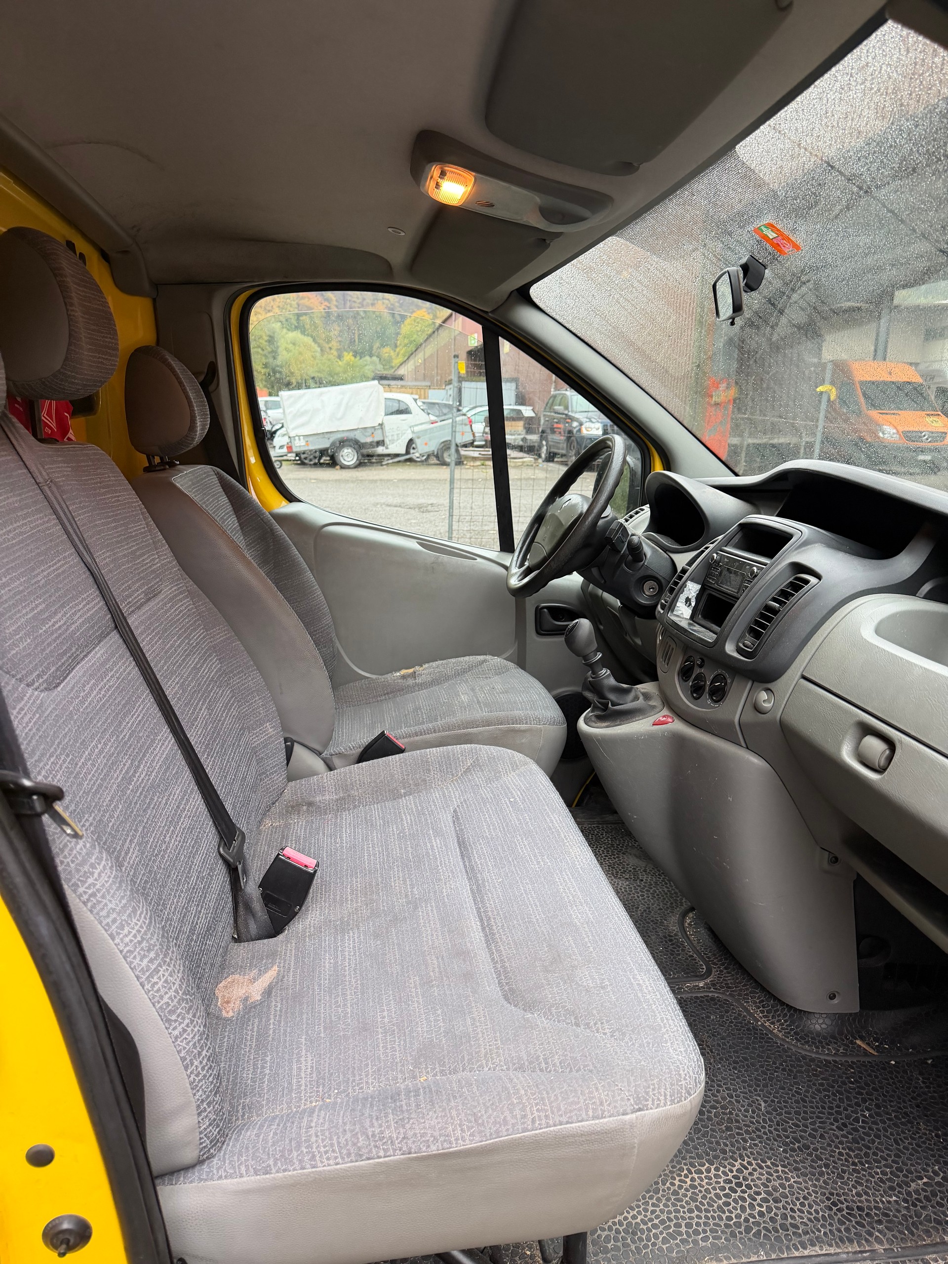 RENAULT Trafic 2.0 dCi 115 2.9t L1H1-image-6