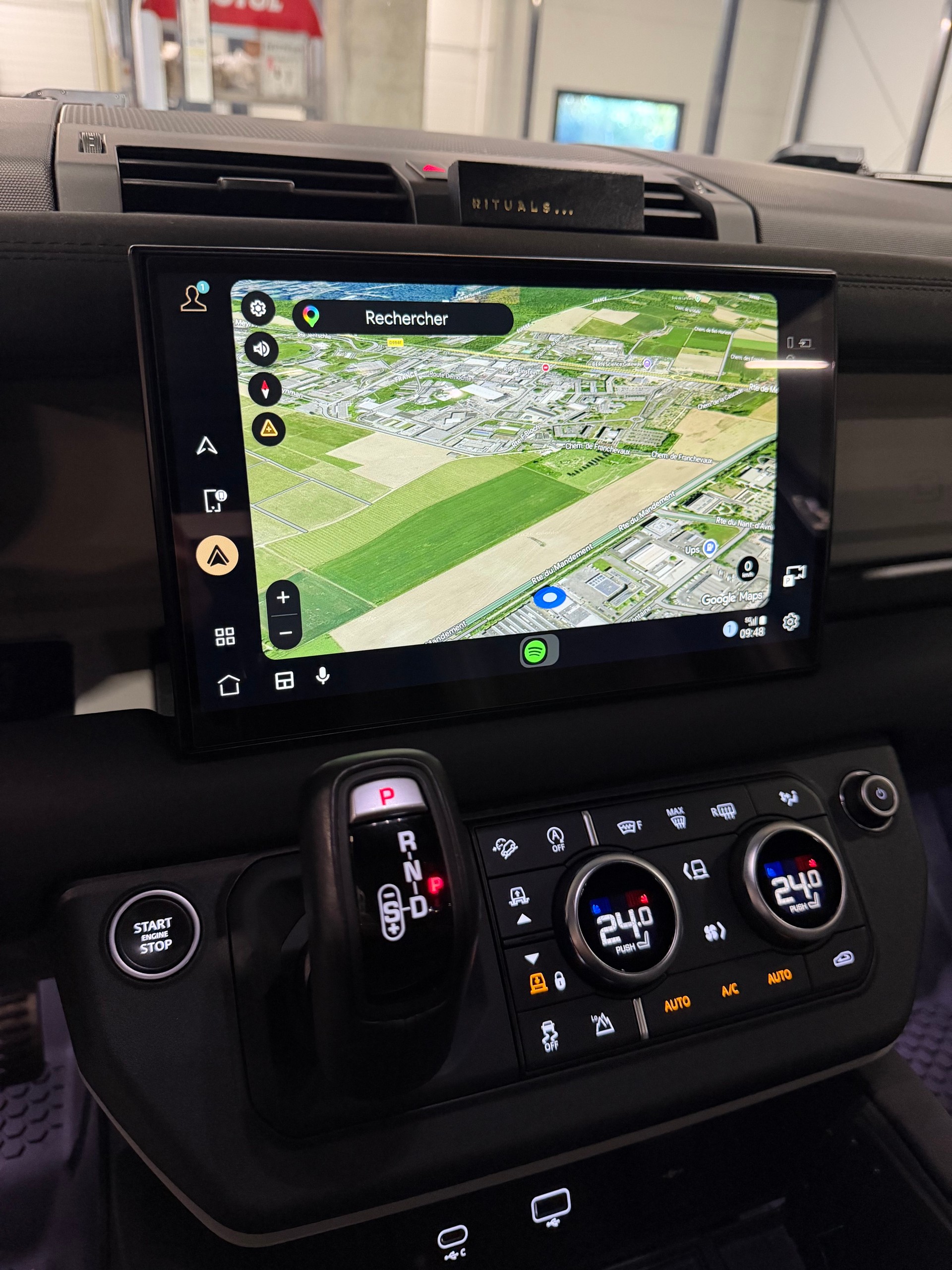 LAND ROVER Defender 90 3.0D I6 300 SE AT8 *Swiss VHC*-image-13
