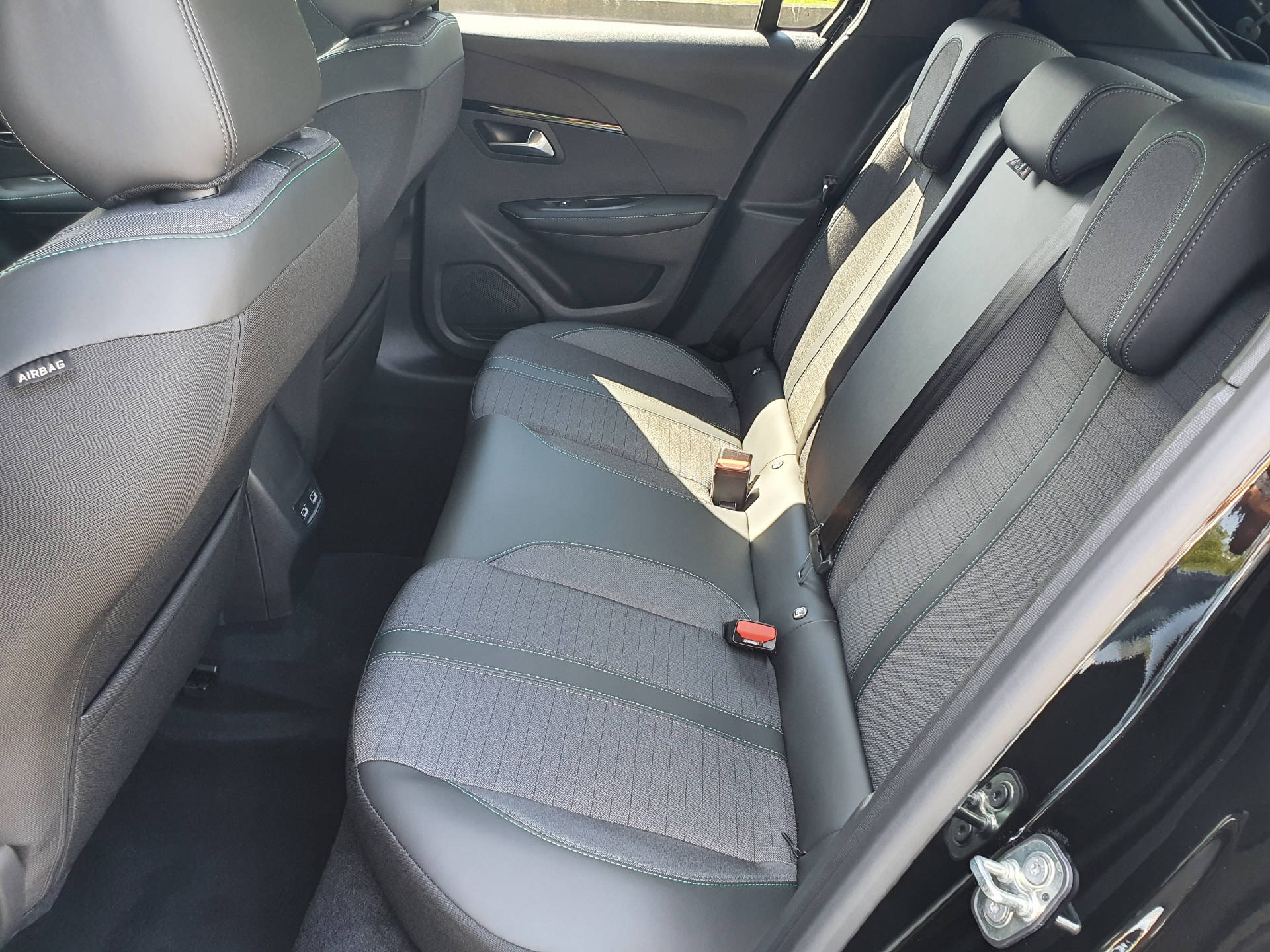 PEUGEOT 208 Elektrik Allure Pack-image-11