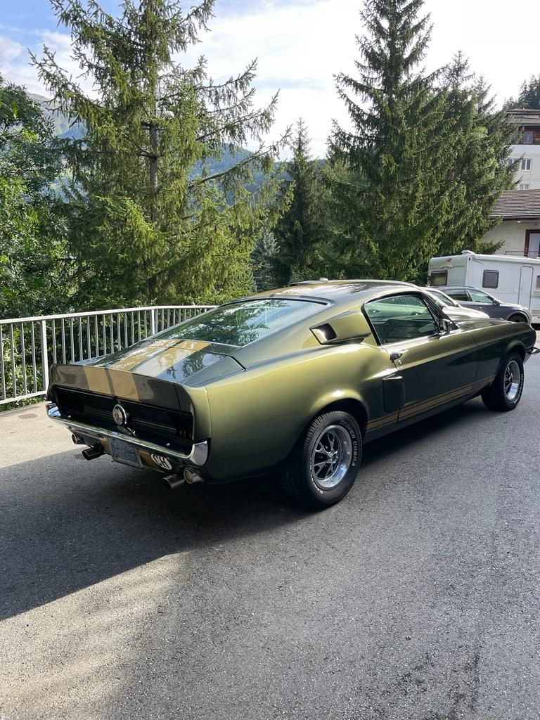 FORD MUSTANG Fastback-image-1