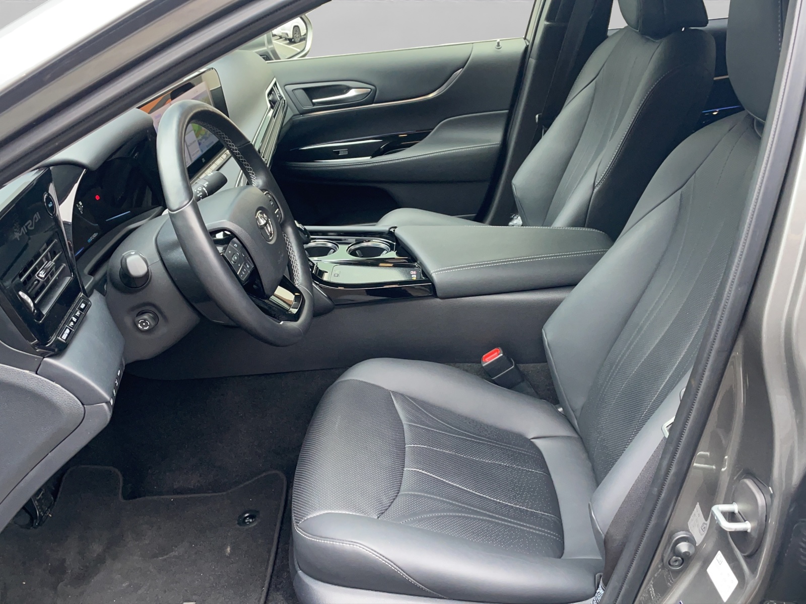TOYOTA Mirai Fuel Cell Platinum 41635/000-image-3