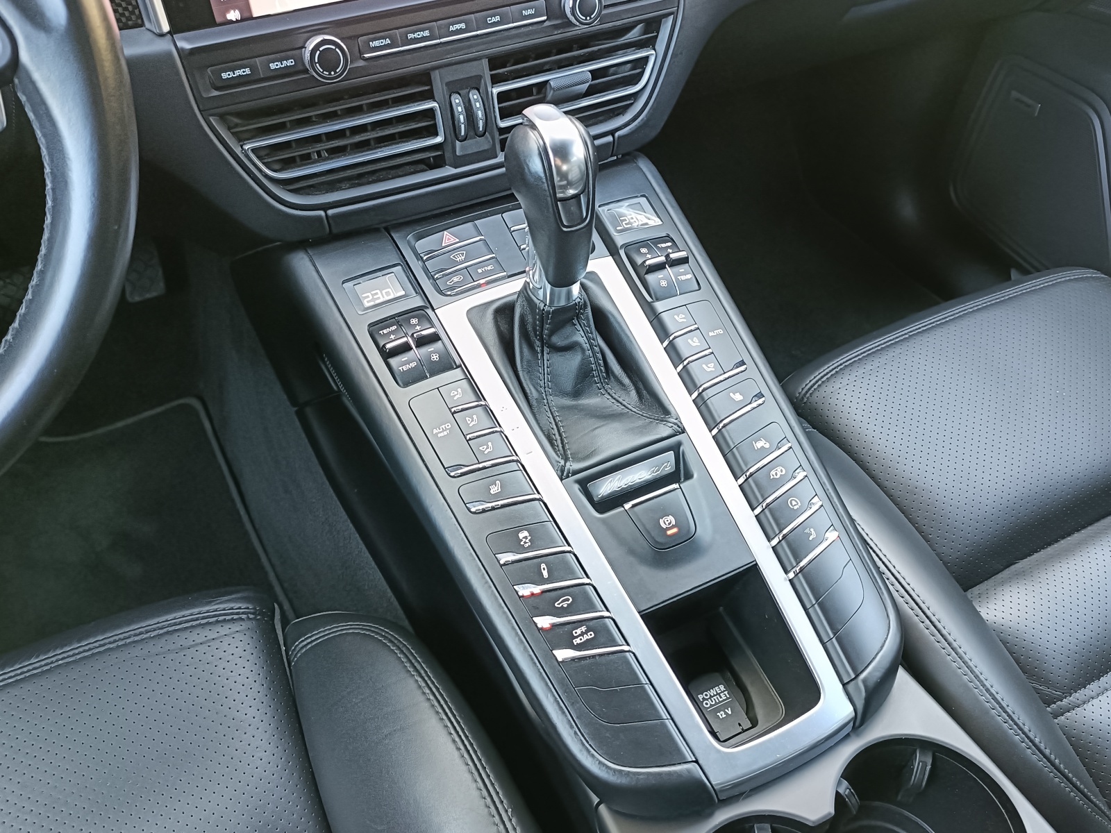 PORSCHE Macan Turbo PDK-image-10