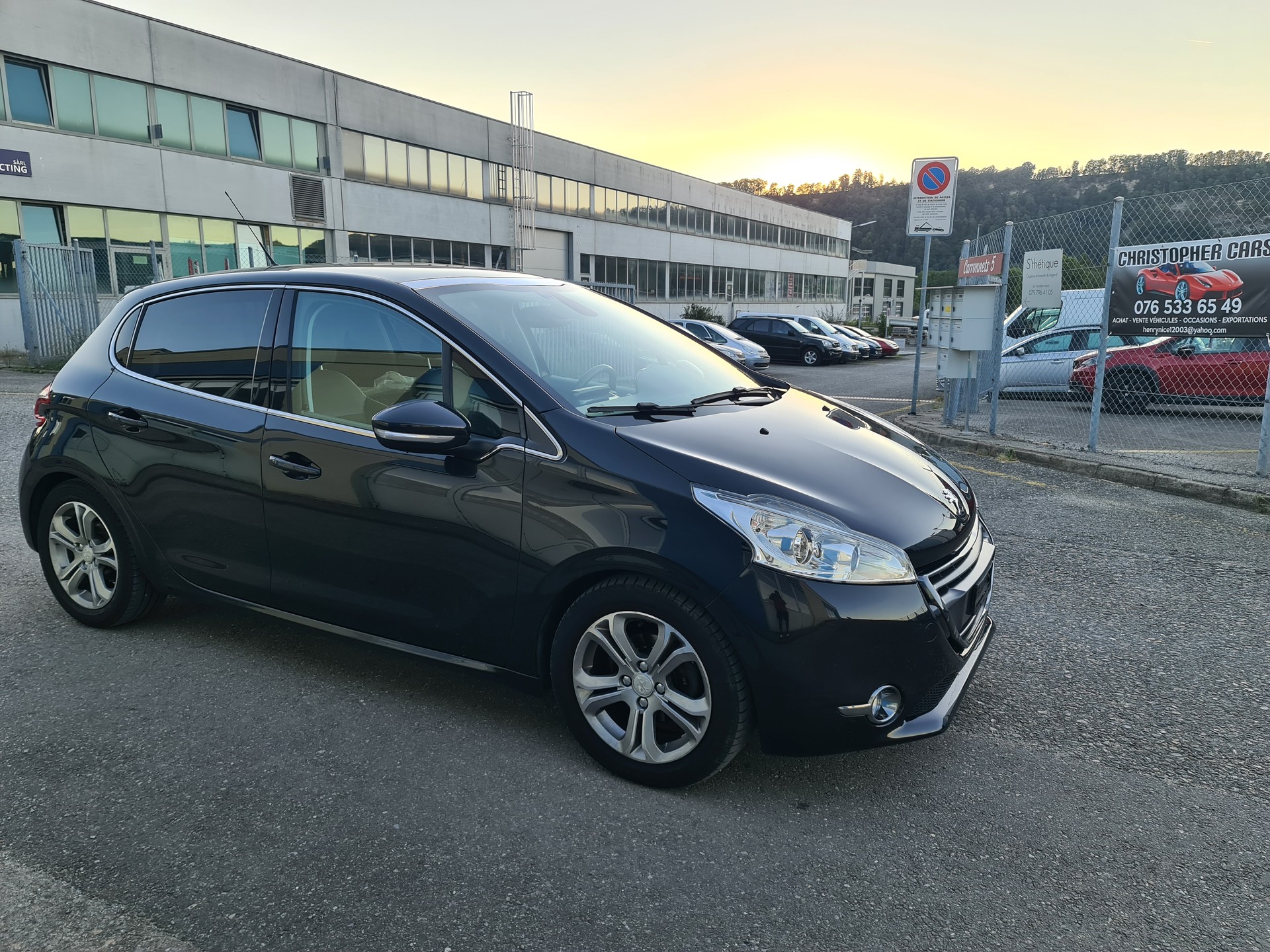 PEUGEOT 208 1.6 e-HDI Allure-image-12