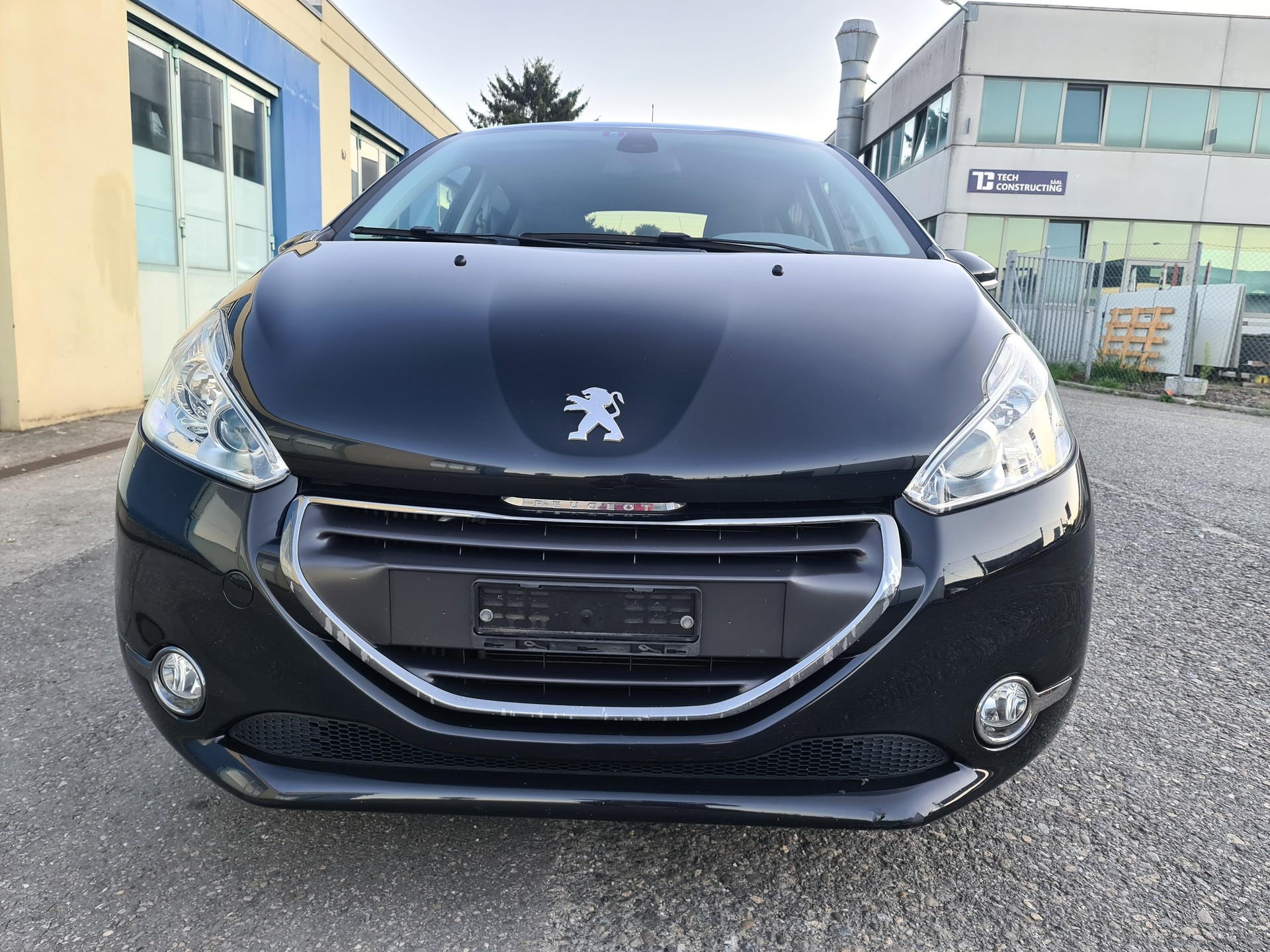PEUGEOT 208 1.6 e-HDI Allure-image-1