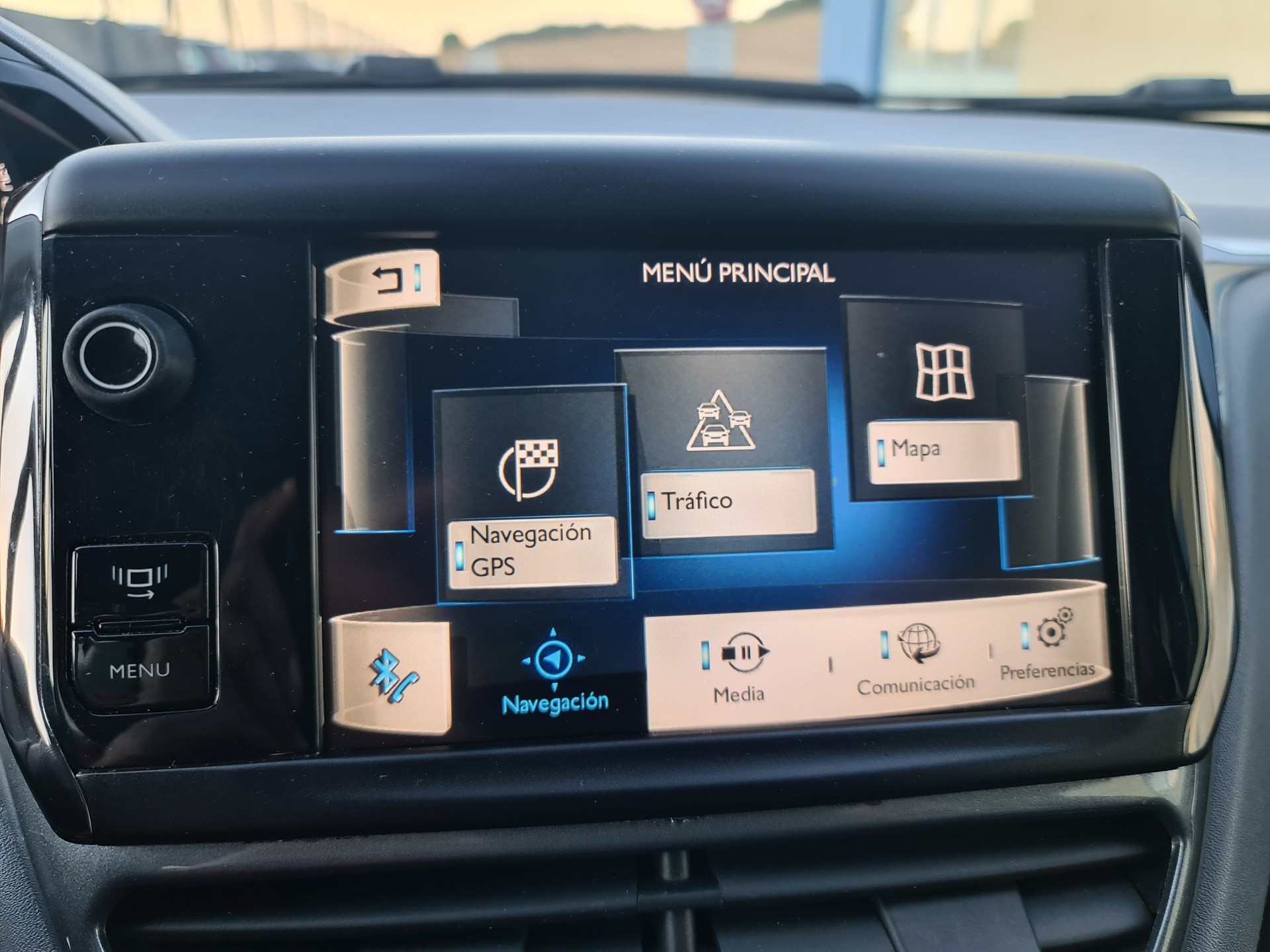 PEUGEOT 208 1.6 e-HDI Allure-image-4