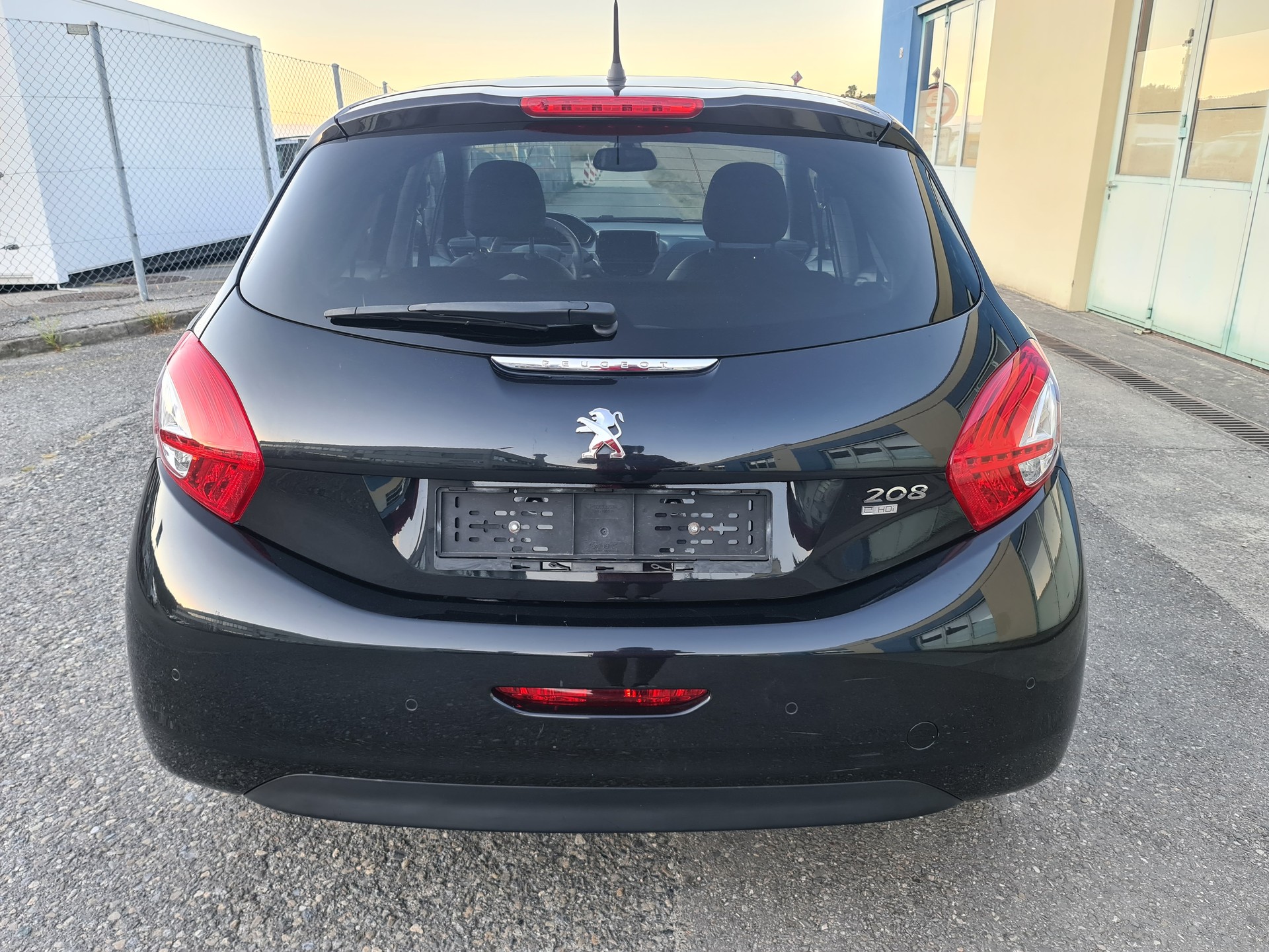 PEUGEOT 208 1.6 e-HDI Allure-image-2