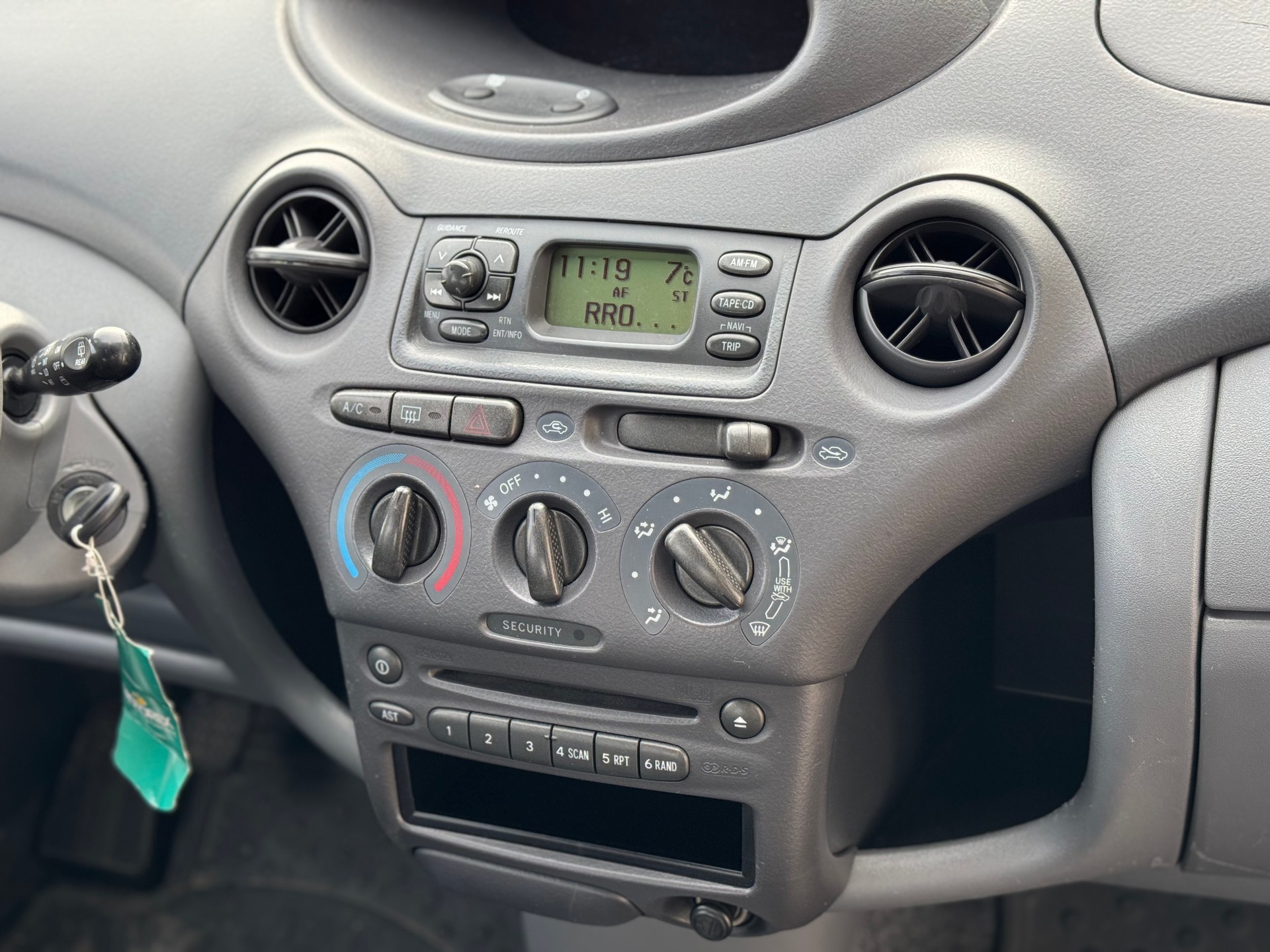 TOYOTA Yaris 1.3 Linea Luna-image-11