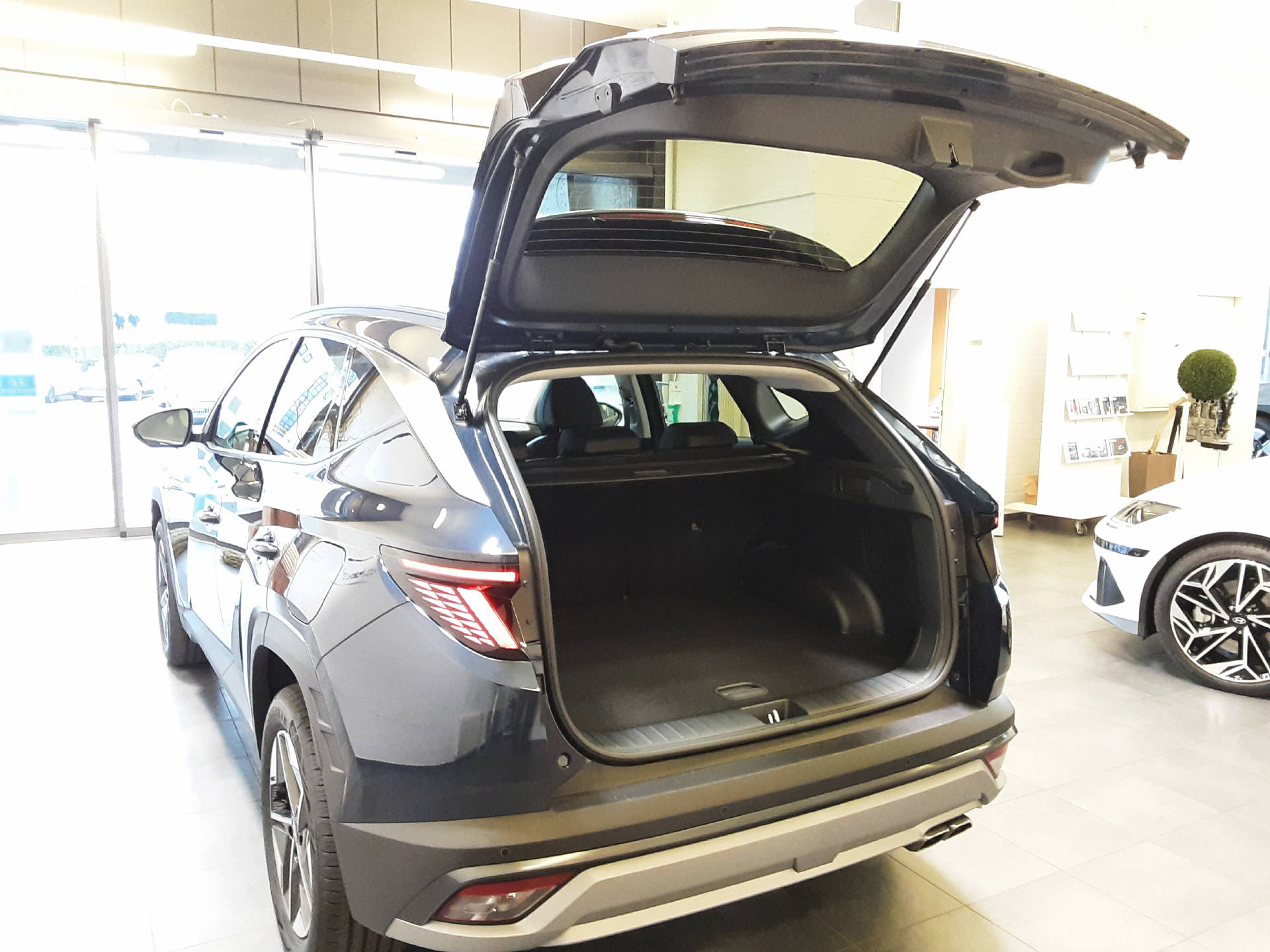 HYUNDAI Tucson 1.6 T-GDi Amplia 4WD-image-5